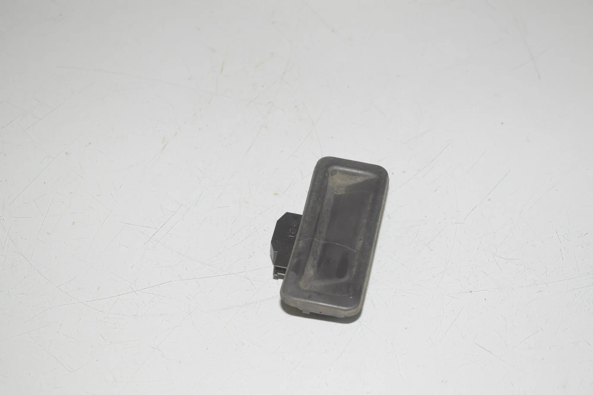 Tailgate Open Switch – OEM 8492533 · BMW i4 (G26) (2022 - -) eDrive35 2023 – 3