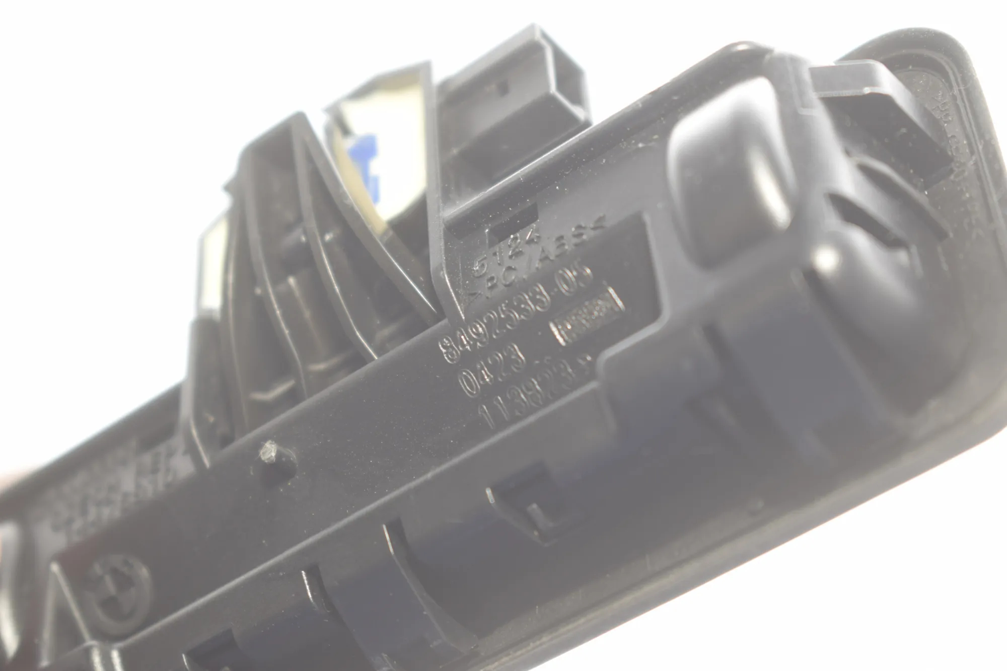 Tailgate Open Switch – OEM 8492533 · BMW i4 (G26) (2022 - -) eDrive35 2023 – 4