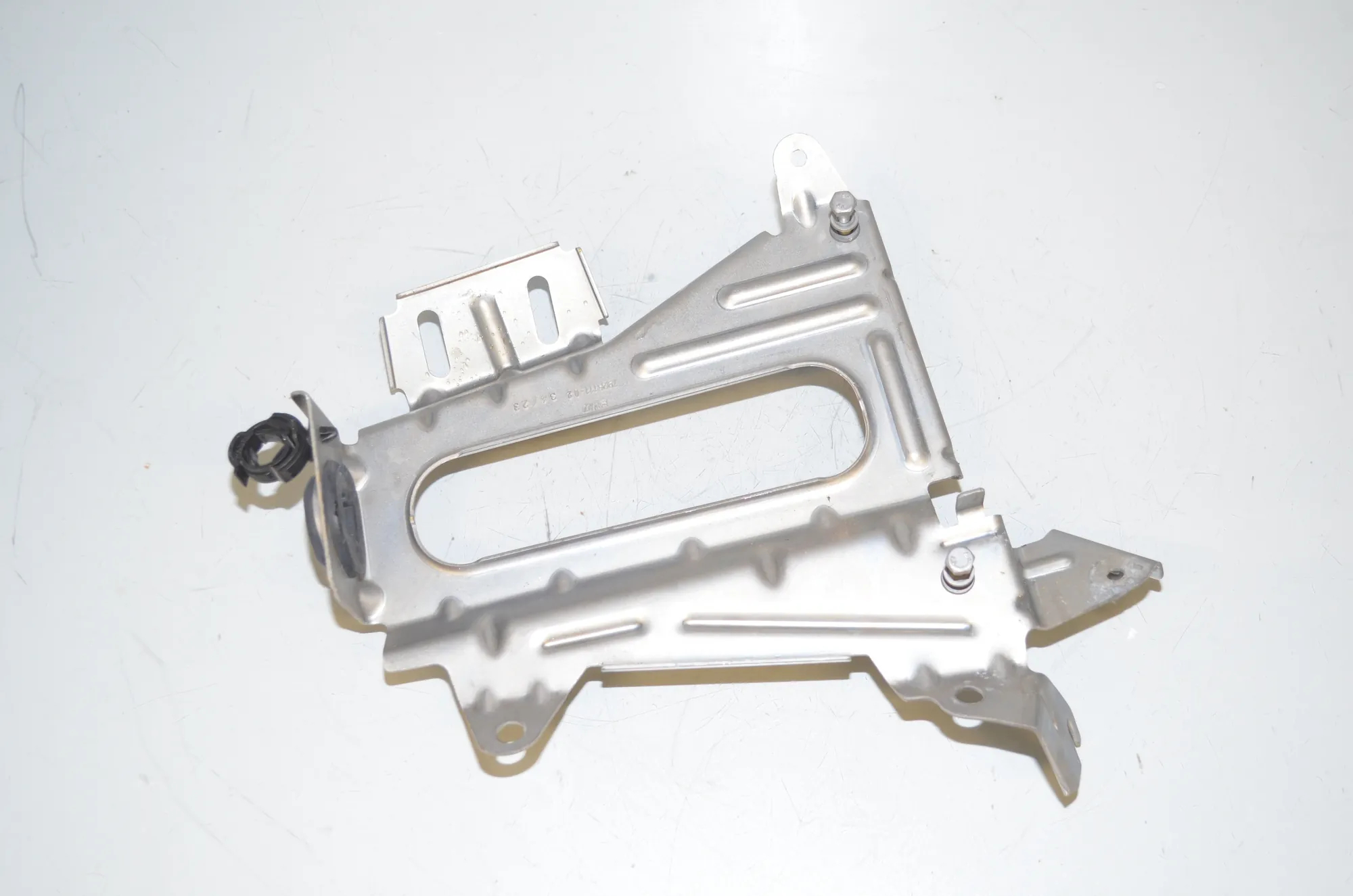 Bracket – OEM 7926111 · BMW i4 (G26) (2022 - -) eDrive35 2023 – 2