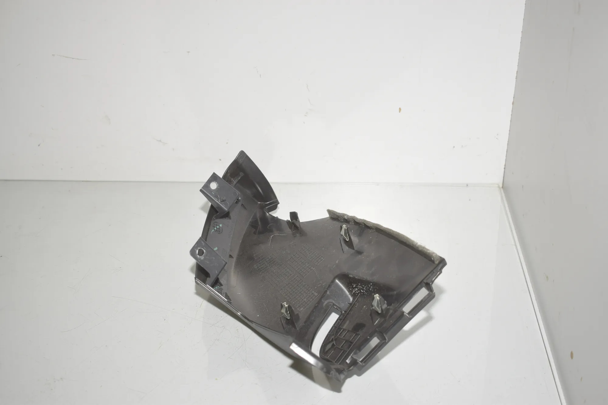 Rear Left Pillar Trim – OEM 7491177 · BMW i4 (G26) (2022 - -) eDrive35 2023 – 4
