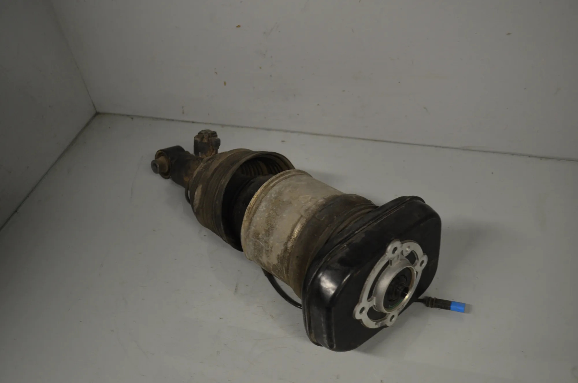 Rear Left Shock Absorber – OEM 5A49DC5 · BMW i4 (G26) (2022 - -) eDrive35 2023 – 4