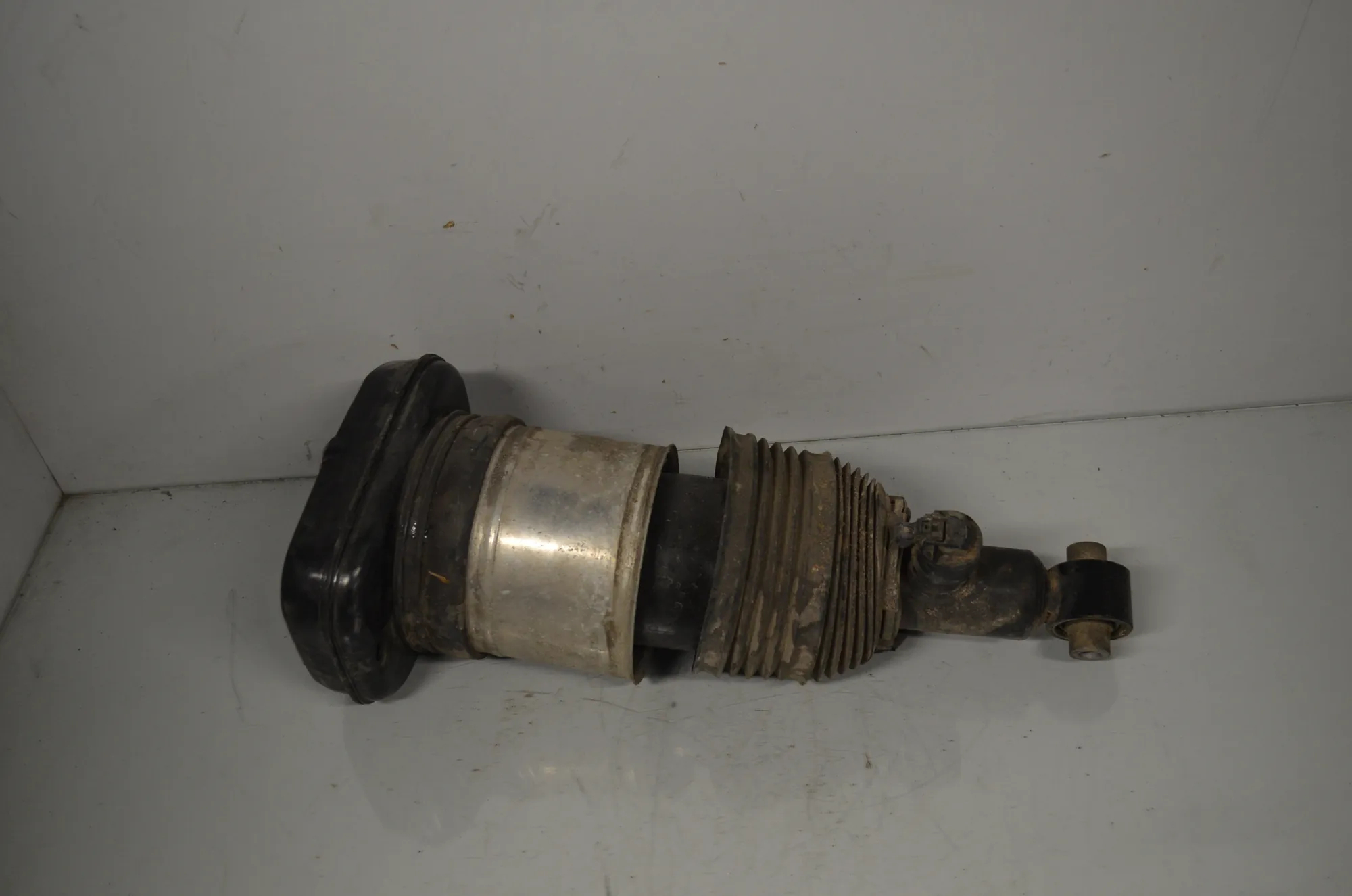 Rear Left Shock Absorber – OEM 5A49DC5 · BMW i4 (G26) (2022 - -) eDrive35 2023 – 3