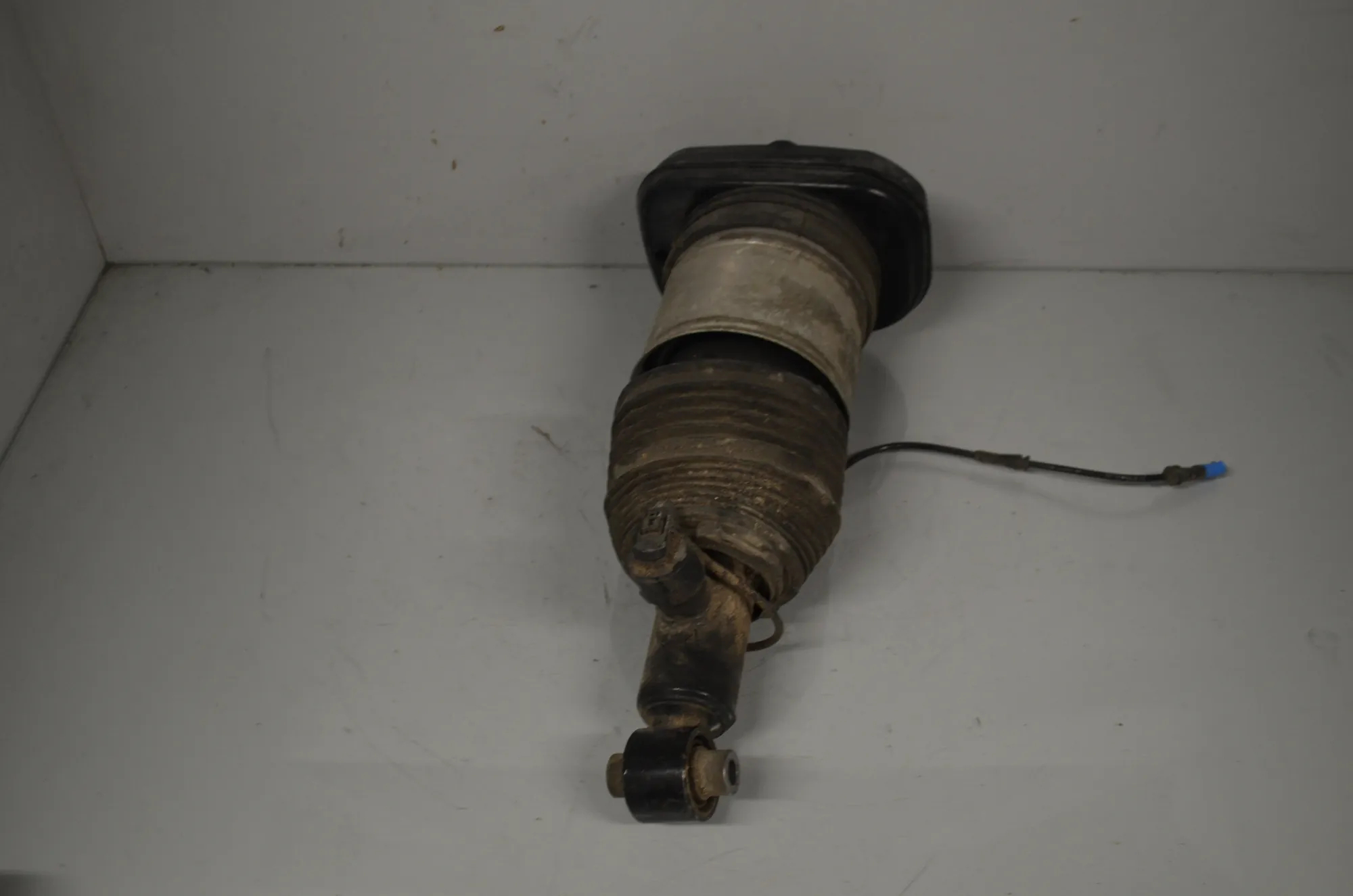 Rear Left Shock Absorber – OEM 5A49DC5 · BMW i4 (G26) (2022 - -) eDrive35 2023 – 5