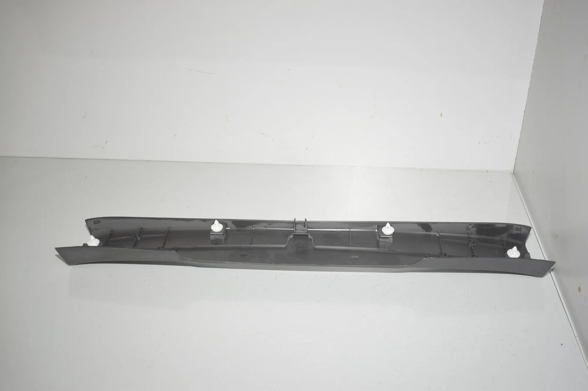 Tailgate Bootlid Trim – OEM 7487586 · BMW i4 (G26) (2022 - -) eDrive35 2023 – 2