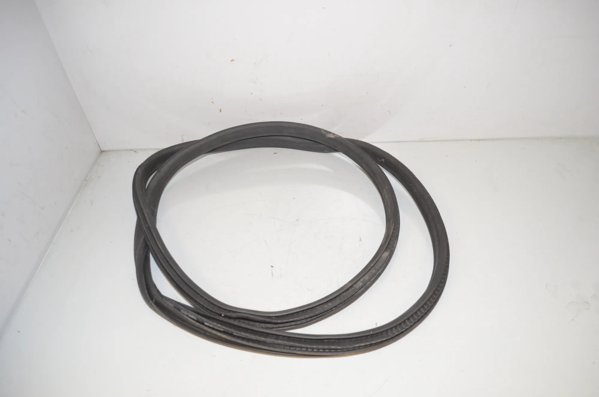 Front Right Door Seal Rubber – OEM 7482945 · BMW i4 (G26) (2022 - -) eDrive35 2023 – 4