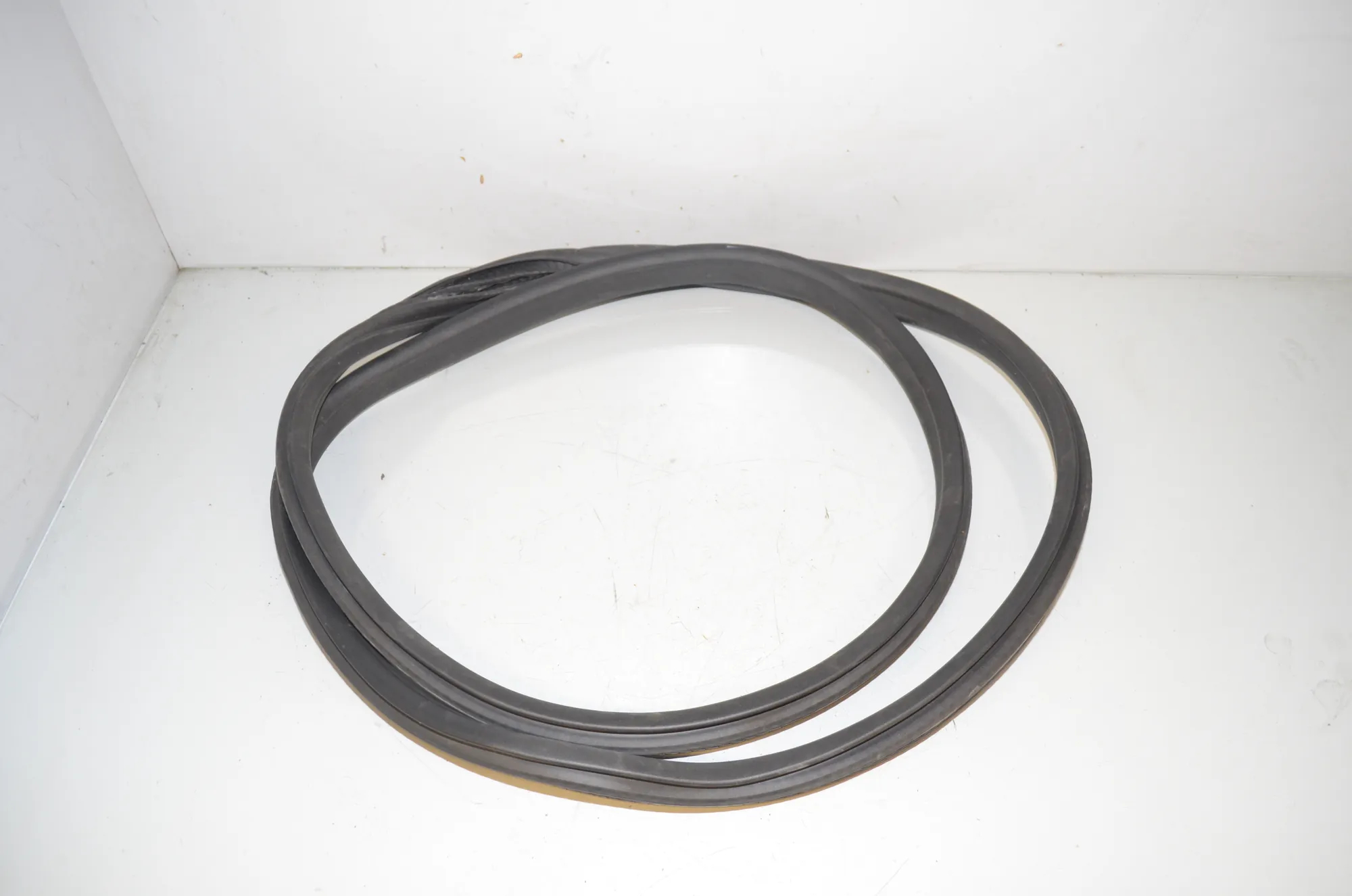 Front Right Door Seal Rubber – OEM 7482945 · BMW i4 (G26) (2022 - -) eDrive35 2023 – 2