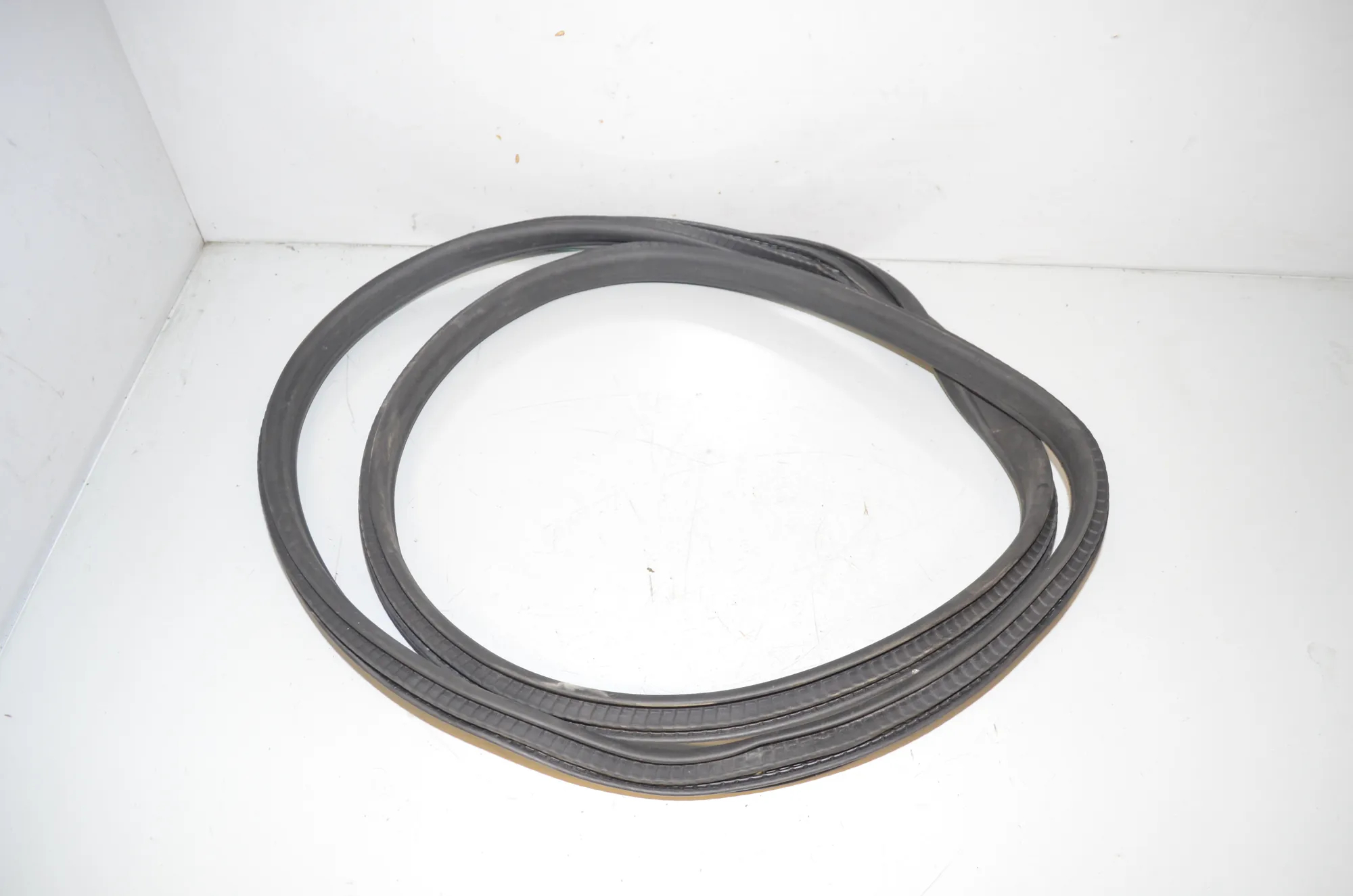 Front Right Door Seal Rubber – OEM 7482945 · BMW i4 (G26) (2022 - -) eDrive35 2023 – 3