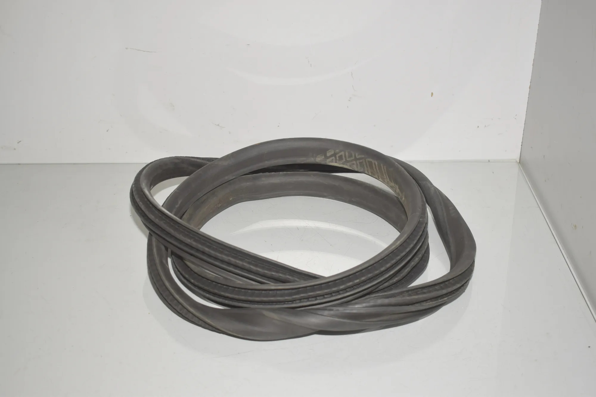 Front Left Door Seal Rubber – OEM 7482945 · BMW i4 (G26) (2022 - -) eDrive35 2023 – 2