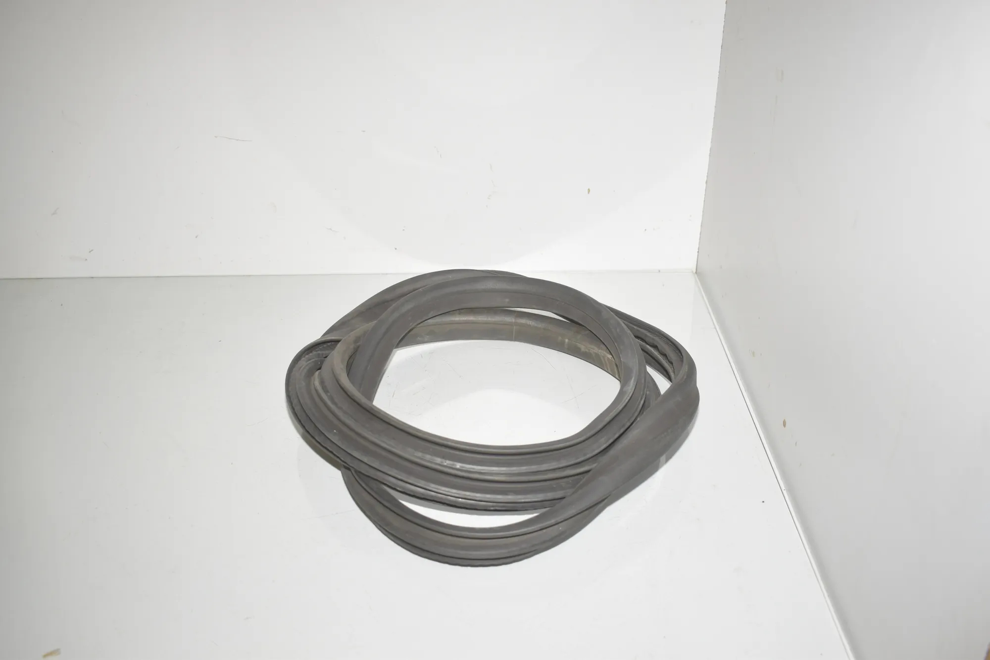 Front Left Door Seal Rubber – OEM 7482945 · BMW i4 (G26) (2022 - -) eDrive35 2023 – 3