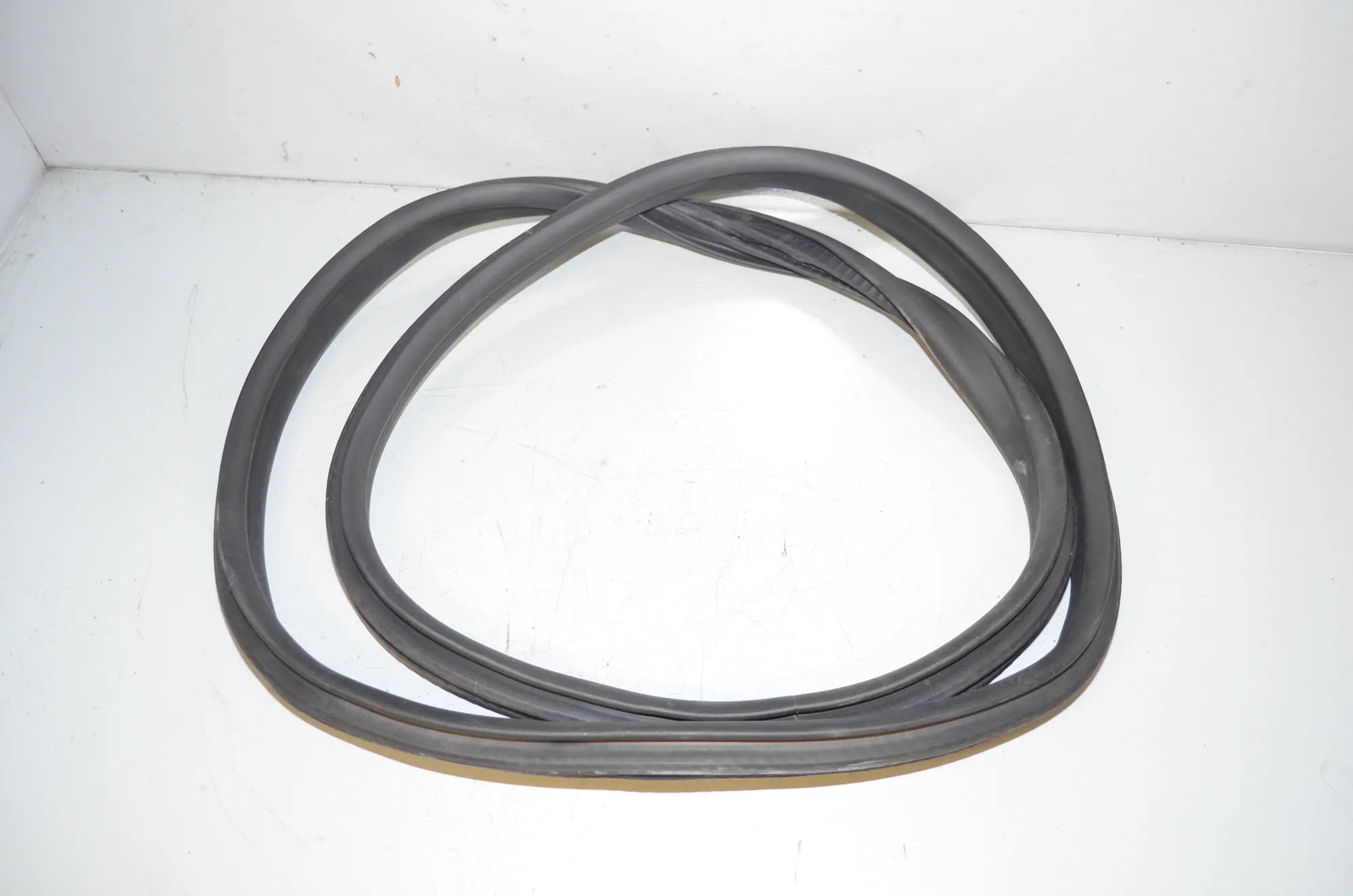 Rear Left Door Seal Rubber – OEM 7482947 · BMW i4 (G26) (2022 - -) eDrive35 2023 – 3