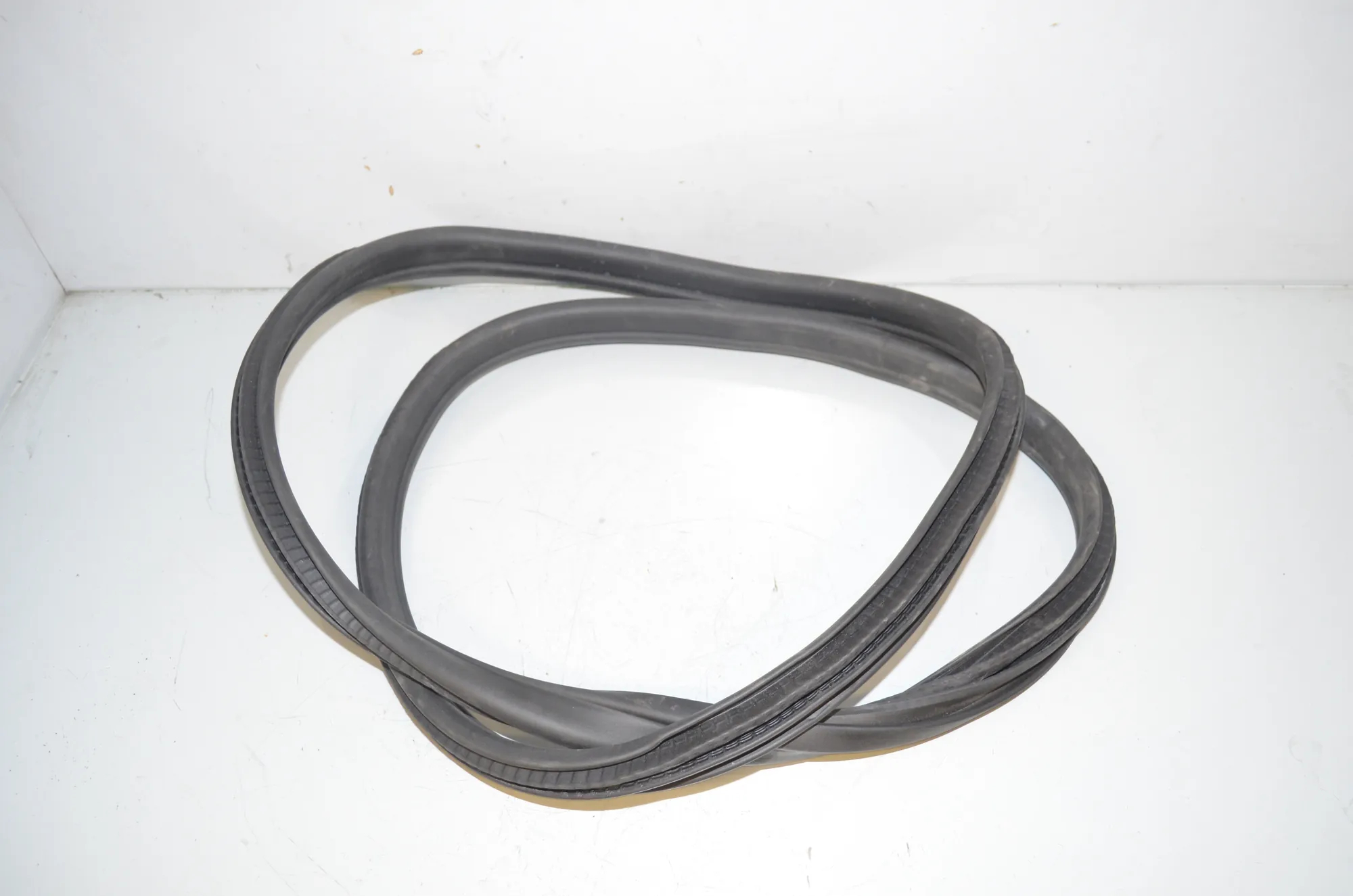 Rear Left Door Seal Rubber – OEM 7482947 · BMW i4 (G26) (2022 - -) eDrive35 2023