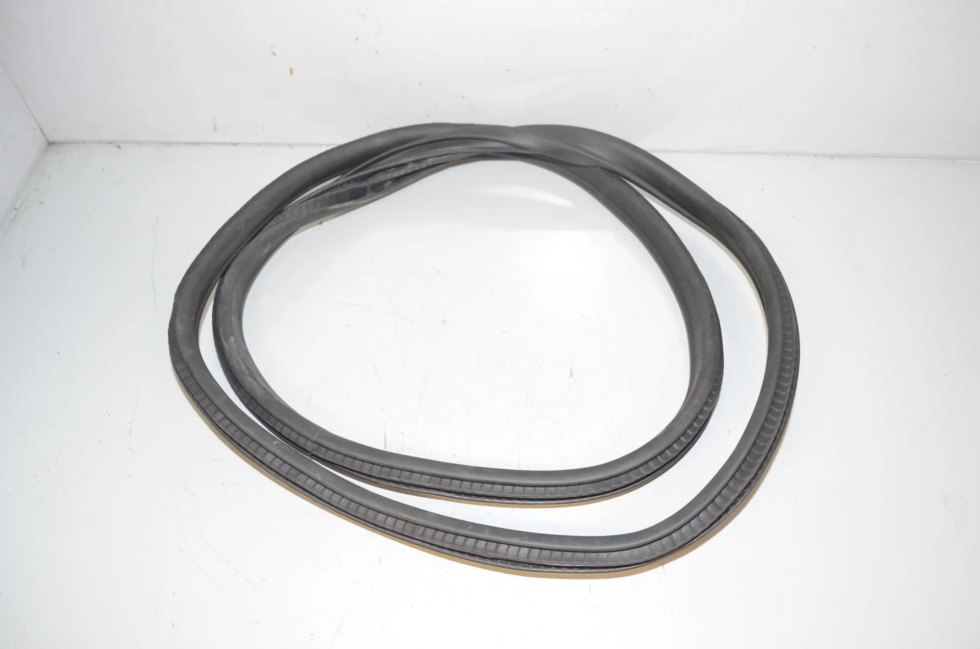 Rear Left Door Seal Rubber – OEM 7482947 · BMW i4 (G26) (2022 - -) eDrive35 2023 – 2