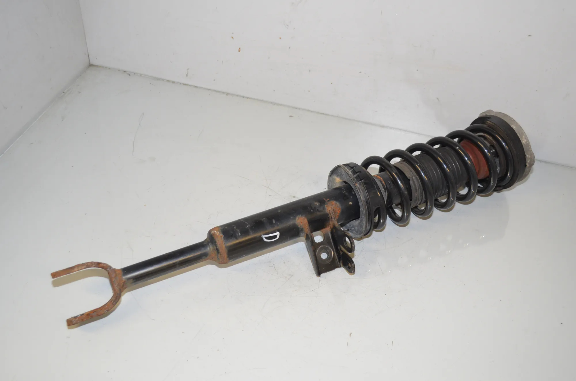 Front Right Shock Absorber – OEM 6797768 · BMW 5 Touring (F11) 535 d 2011 – 3