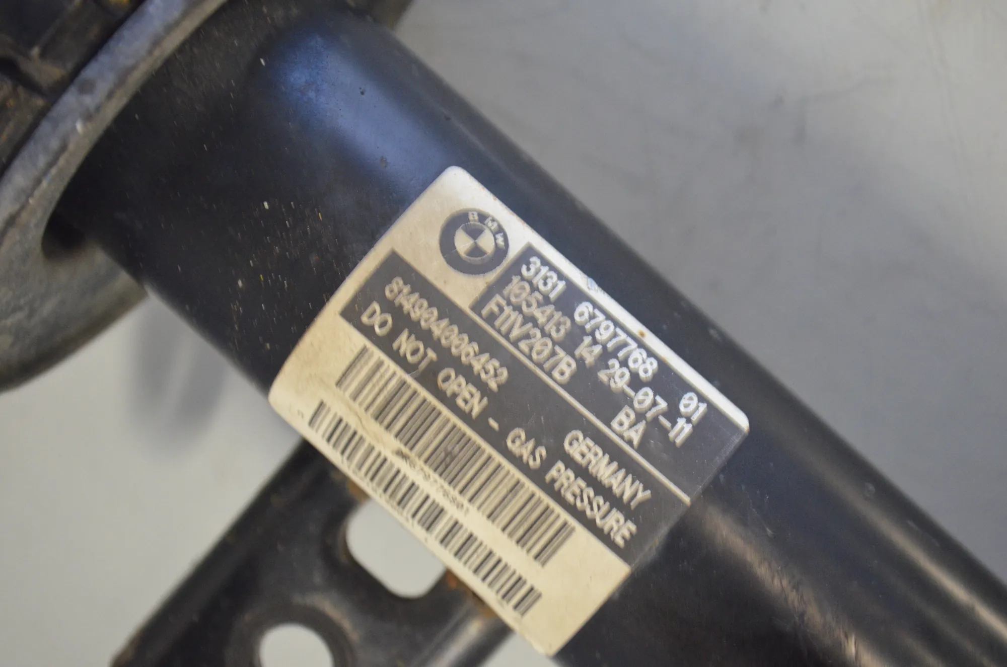 Front Right Shock Absorber – OEM 6797768 · BMW 5 Touring (F11) 535 d 2011 – 4