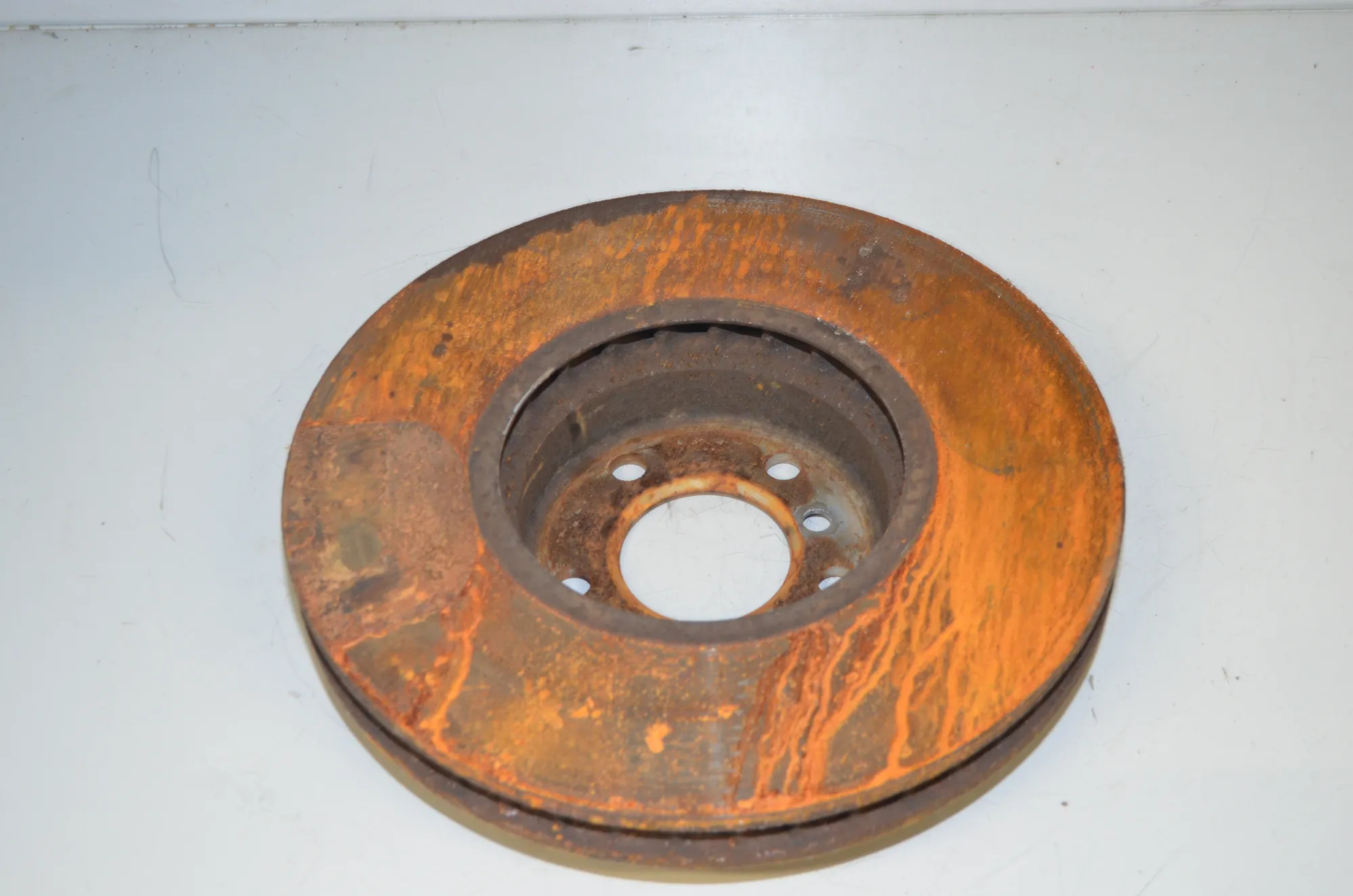 Front Left Brake Disc – OEM 6898729 · BMW 5 Touring (F11) 535 d 2013 – 3