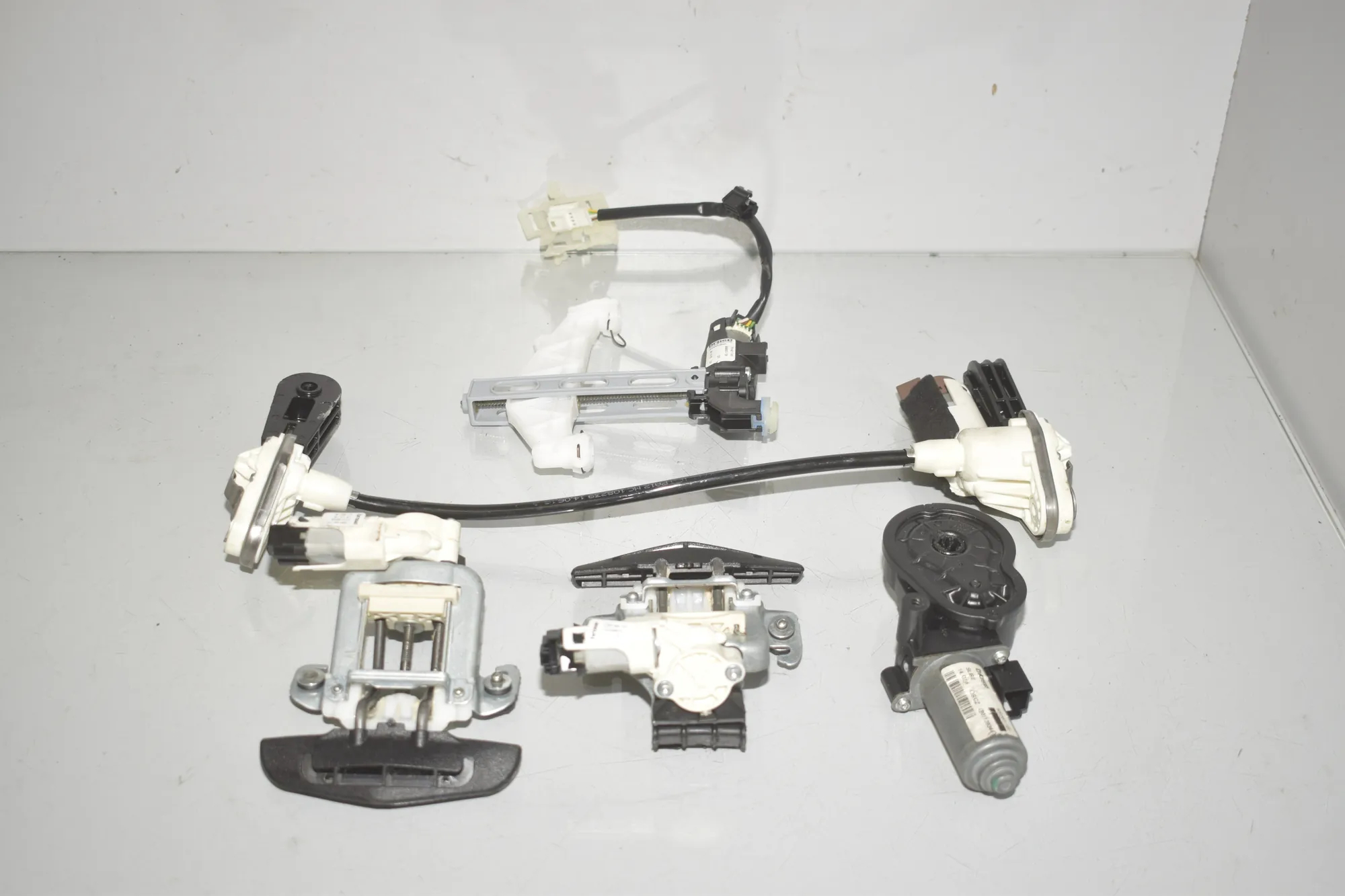 Other Seat Parts – OEM 921864-102 · BMW 5 (G30) BMW 5 (G30) 520 d 2016
