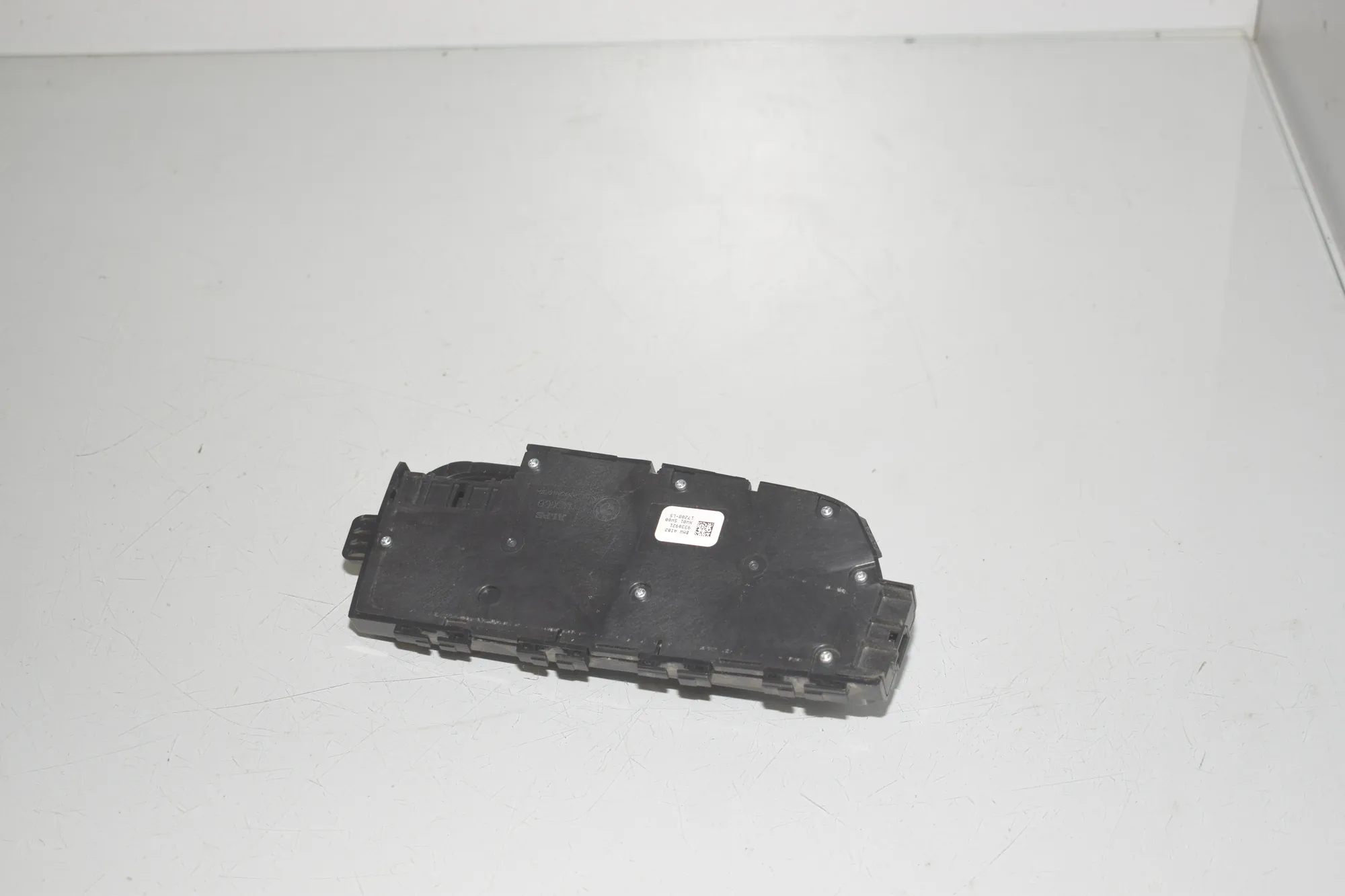 Switches – OEM 9330921 · BMW 5 (G30) BMW 5 (G30) 520 d 2016 – 3