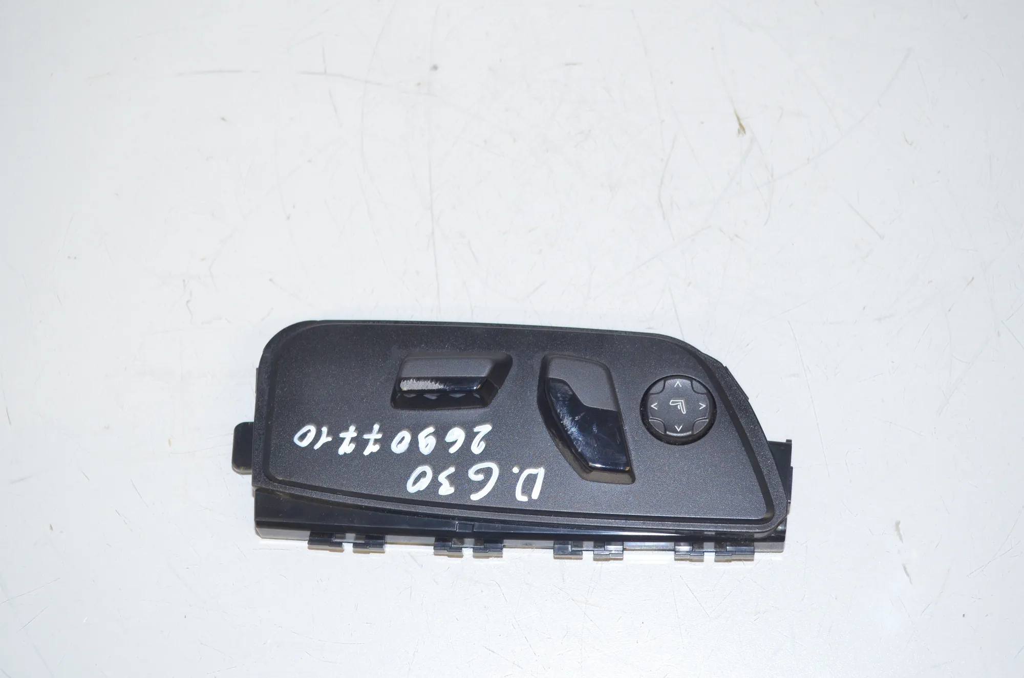 Switches – OEM 9330918 · BMW 5 (G30) BMW 5 (G30) 520 d 2018 – 2