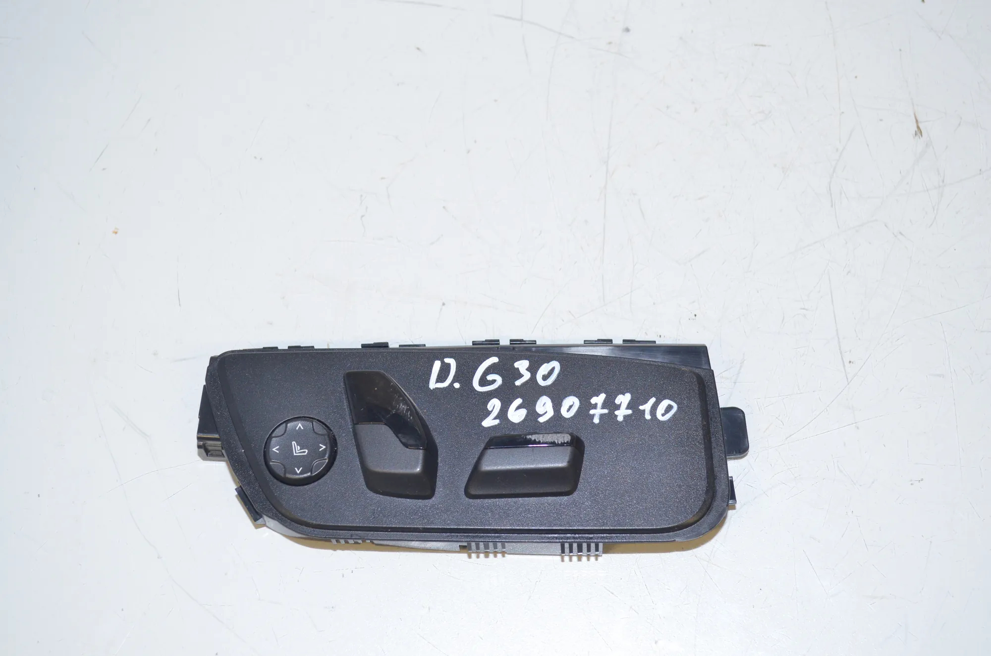 Switches – OEM 9330918 · BMW 5 (G30) BMW 5 (G30) 520 d 2018