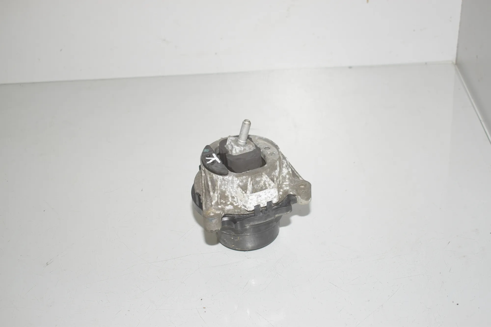 Left Side Engine Mount – OEM 6787663 · BMW 3 Touring (F31) 330 d 2016 – 2