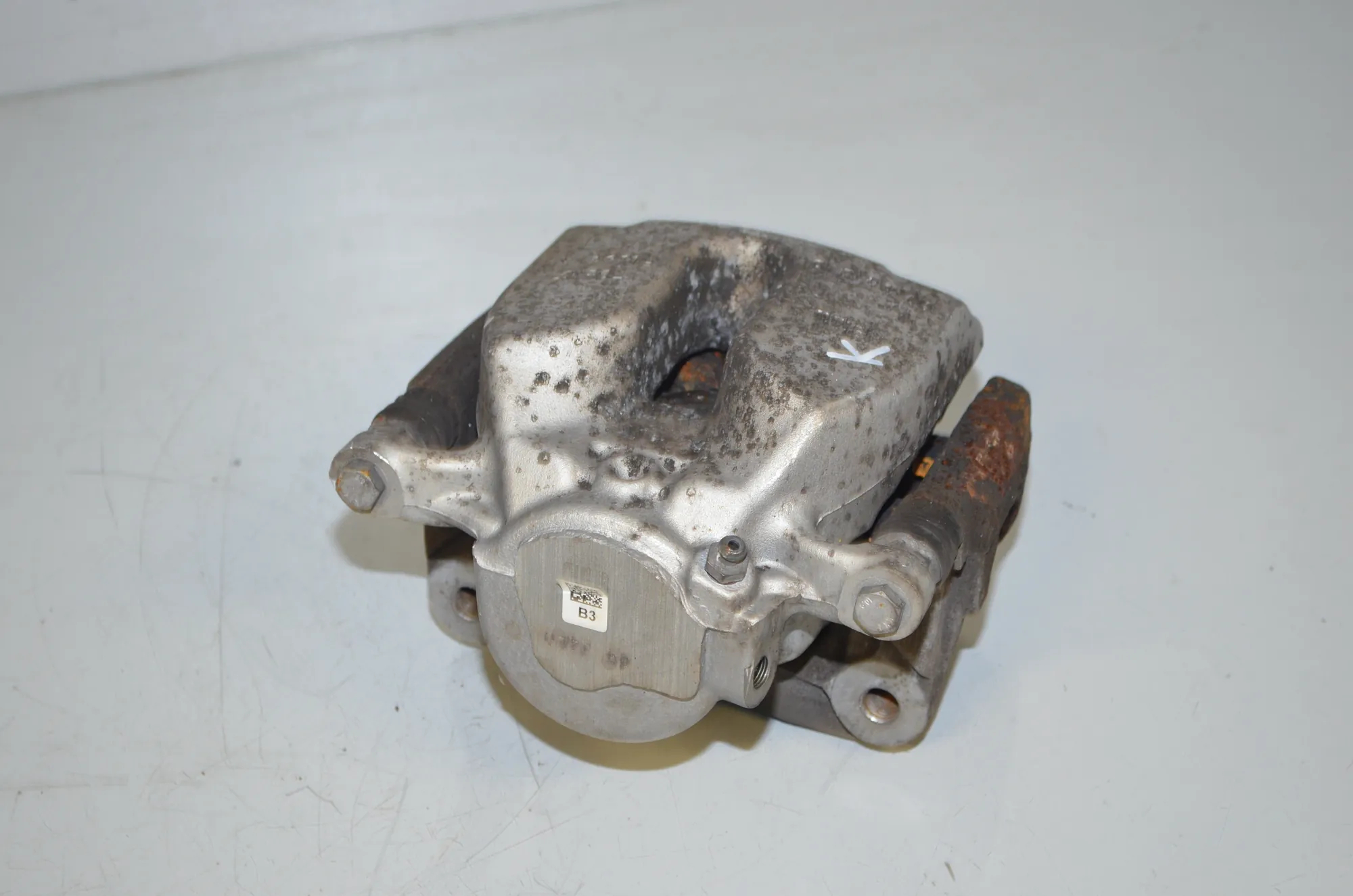 Front Left Brake Caliper – OEM 6872799 · BMW 5 Touring (G31) (2017 - -) 520 d 2019 – 2