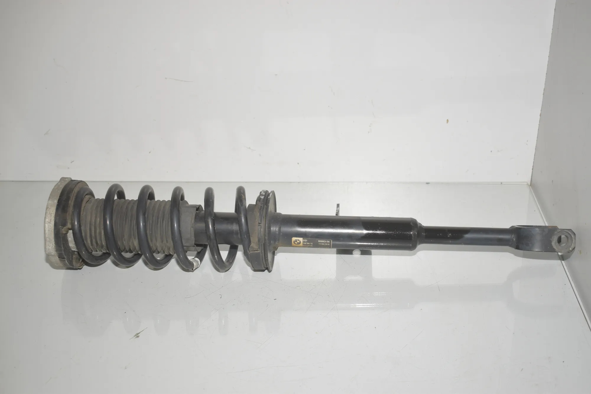 Front Right Shock Absorber – OEM 6866624 · BMW 5 Touring (G31) (2017 - -) 520 d 2019