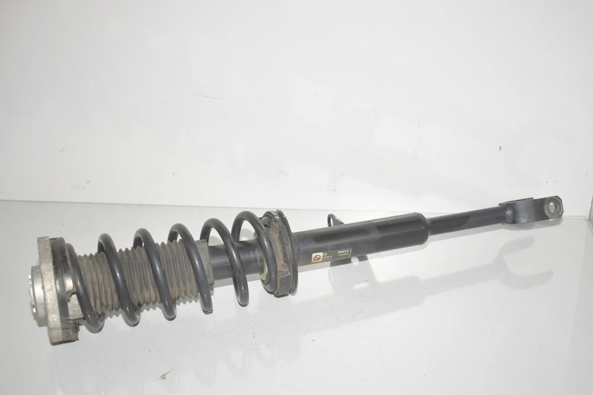 Front Right Shock Absorber – OEM 6866624 · BMW 5 Touring (G31) (2017 - -) 520 d 2019 – 2