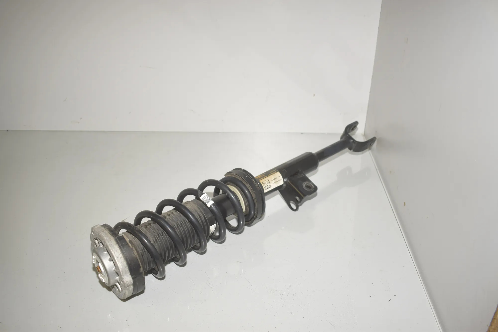 Front Right Shock Absorber – OEM 6866624 · BMW 5 Touring (G31) (2017 - -) 520 d 2019 – 3