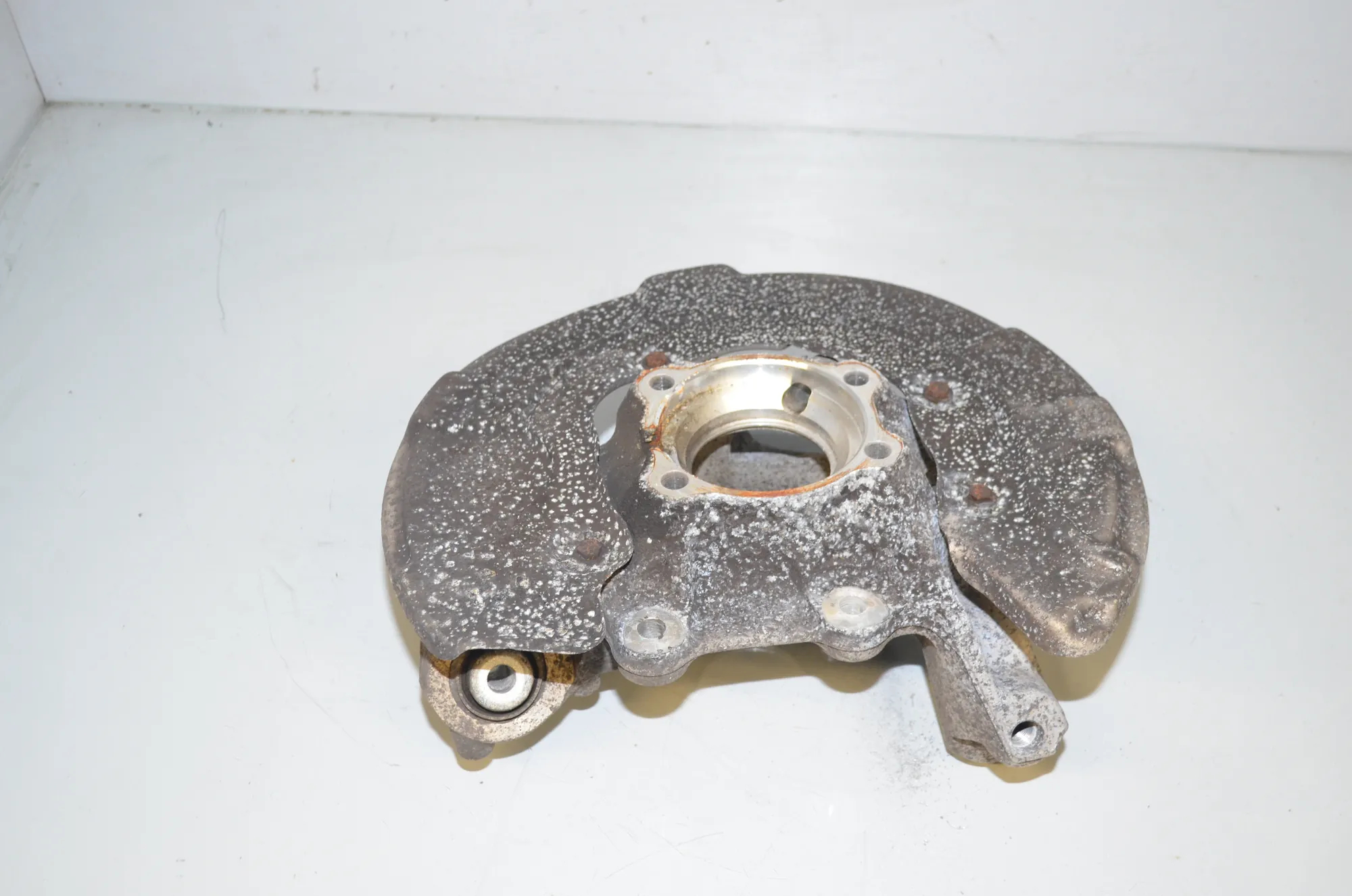 Rear Right Wheel Hub – OEM 6861138 · BMW 5 Touring (G31) (2017 - -) 520 d 2019 – 4