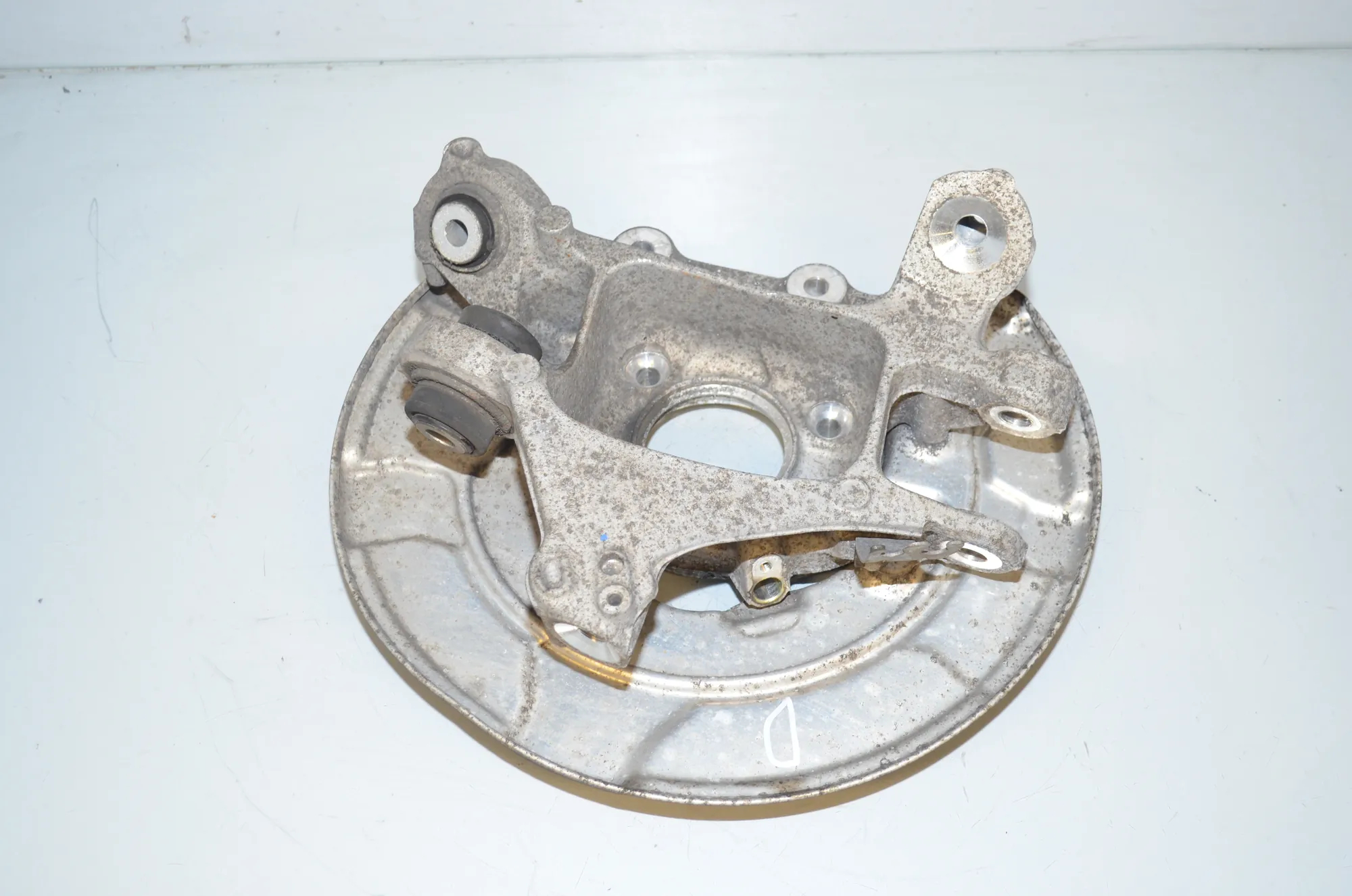 Rear Right Wheel Hub – OEM 6861138 · BMW 5 Touring (G31) (2017 - -) 520 d 2019