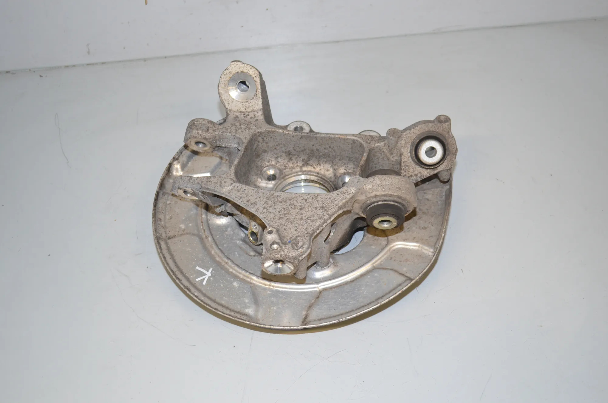 Rear Left Wheel Hub Spindle – OEM 6861137 · BMW 5 Touring (G31) (2017 - -) 520 d 2019