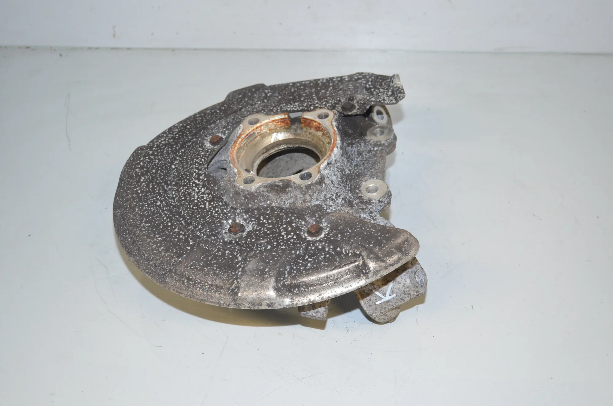 Rear Left Wheel Hub Spindle – OEM 6861137 · BMW 5 Touring (G31) (2017 - -) 520 d 2019 – 4