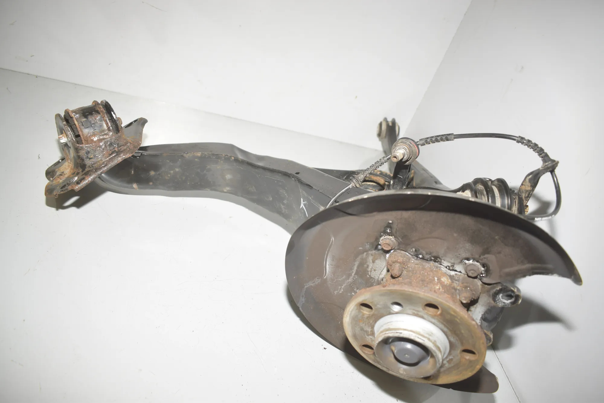 Rear Left Wheel Hub Spindle – OEM 8842879 · BMW 2 Active Tourer (F45) 218 i 2016 – 4