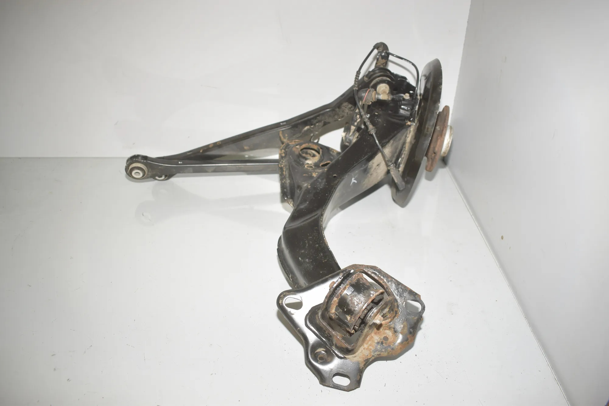 Rear Left Wheel Hub Spindle – OEM 8842879 · BMW 2 Active Tourer (F45) 218 i 2016