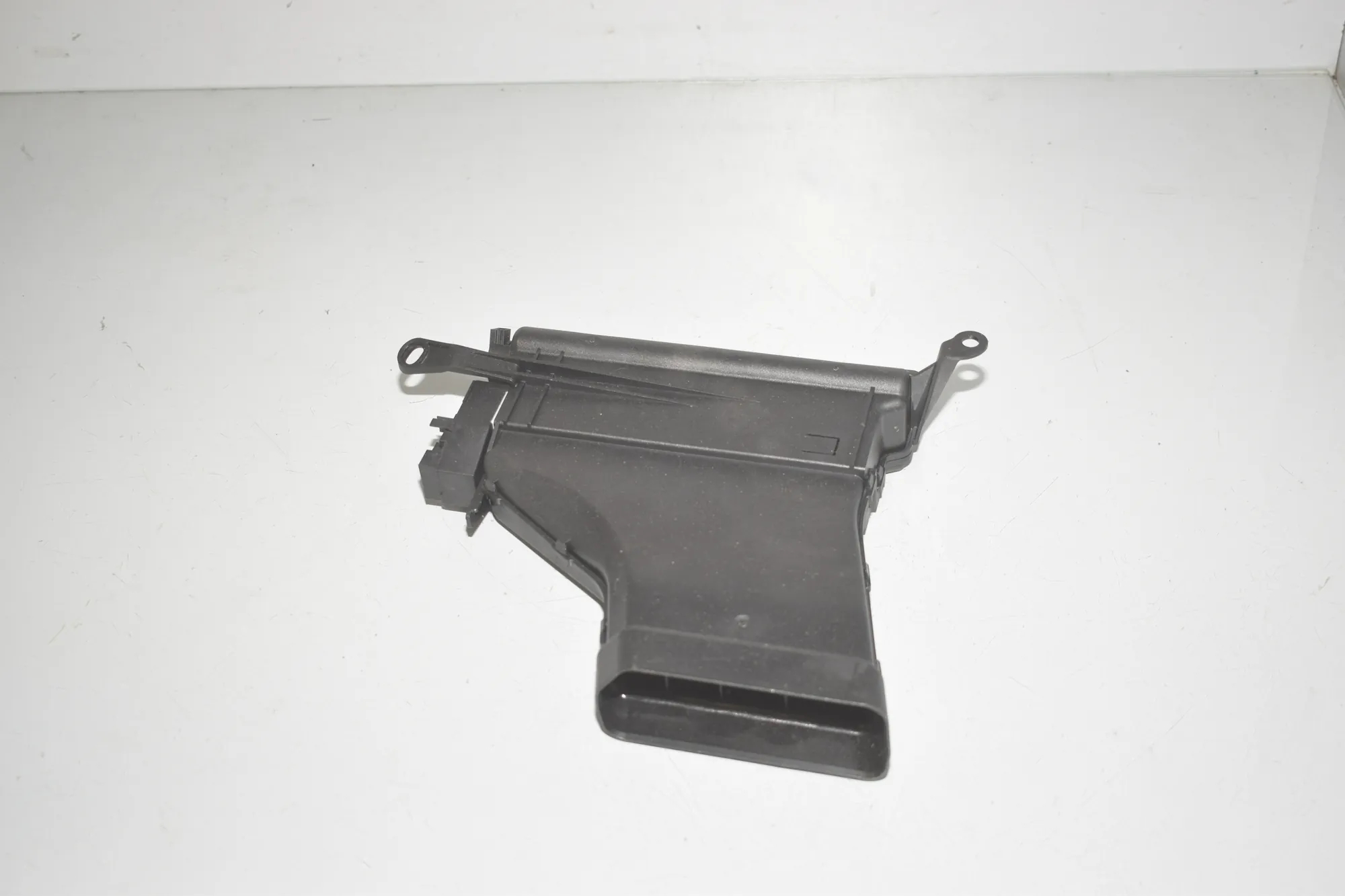 Interior Air Duct Channel – OEM 9217996 · BMW 5 Touring (F11) M 550 d xDrive 2016 – 3