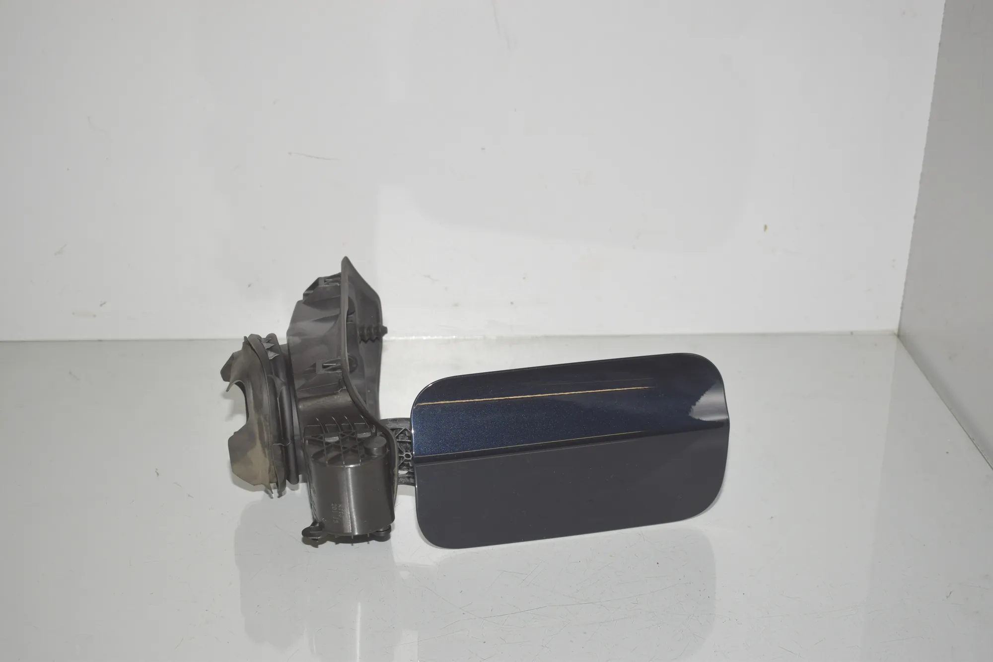 Fuel Tank Flap Cap – OEM 7217767 · BMW 5 Touring (F11) M 550 d xDrive 2016 – 4