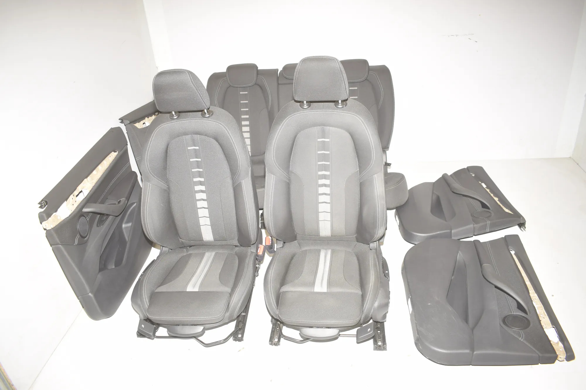 Seat set – OEM 123 · BMW X1 (F48) xDrive 18 d 2017 – 2