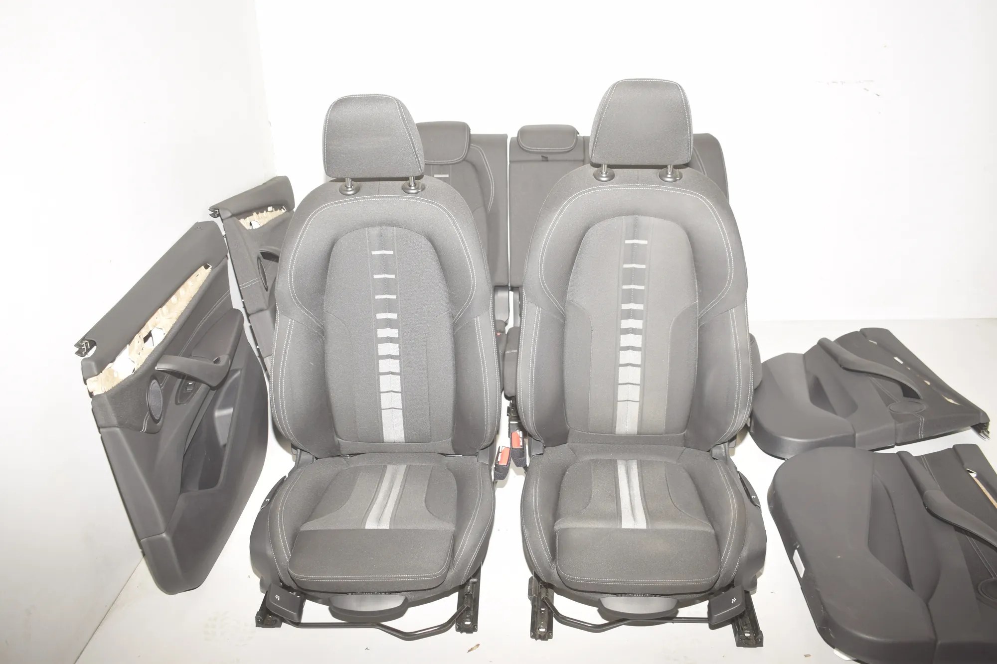 Seat set – OEM 123 · BMW X1 (F48) xDrive 18 d 2017