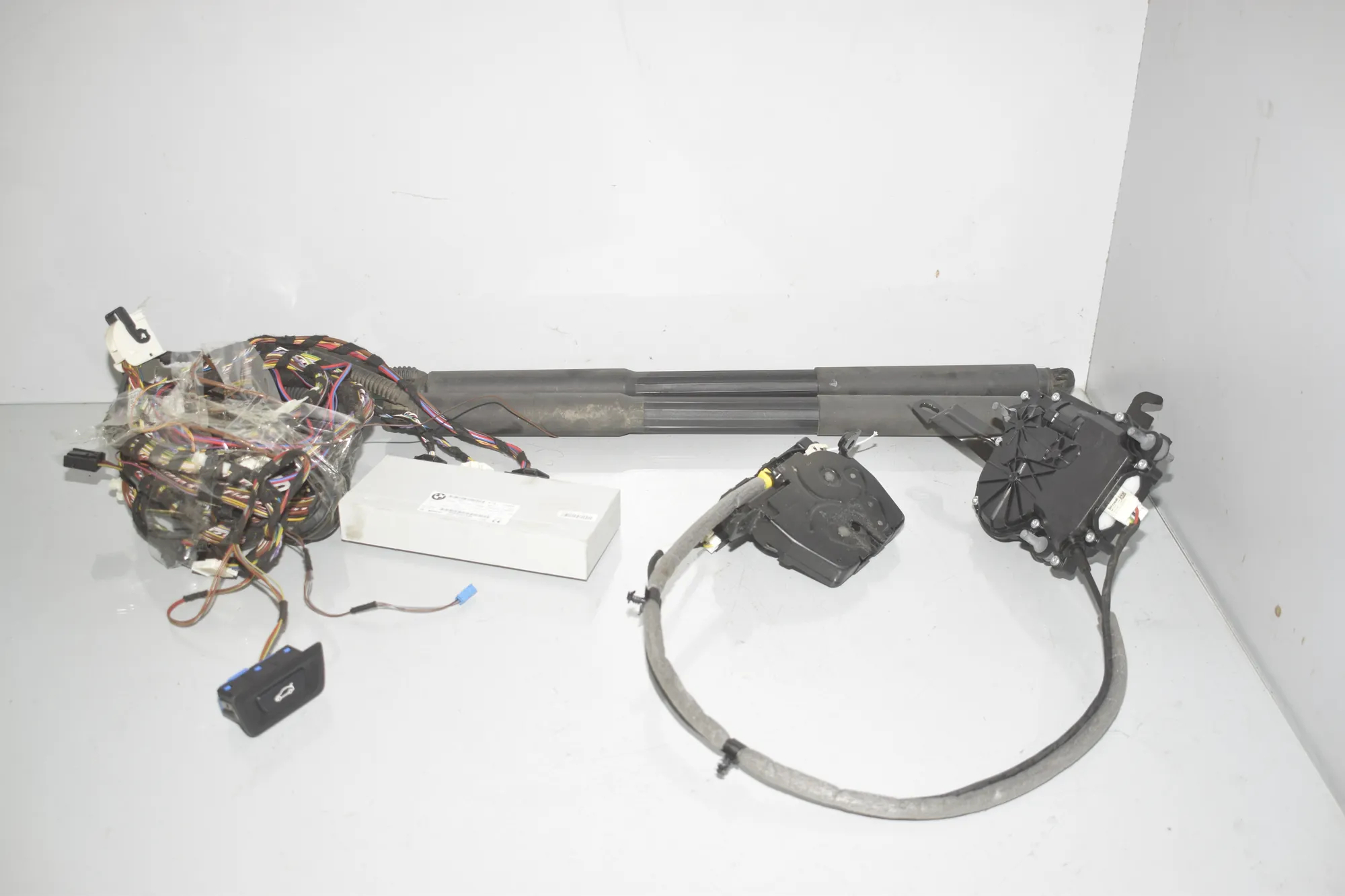 Electric Tailgate Opening Kit – OEM 9275119 · BMW 3 Touring (F31) 320 i 2012