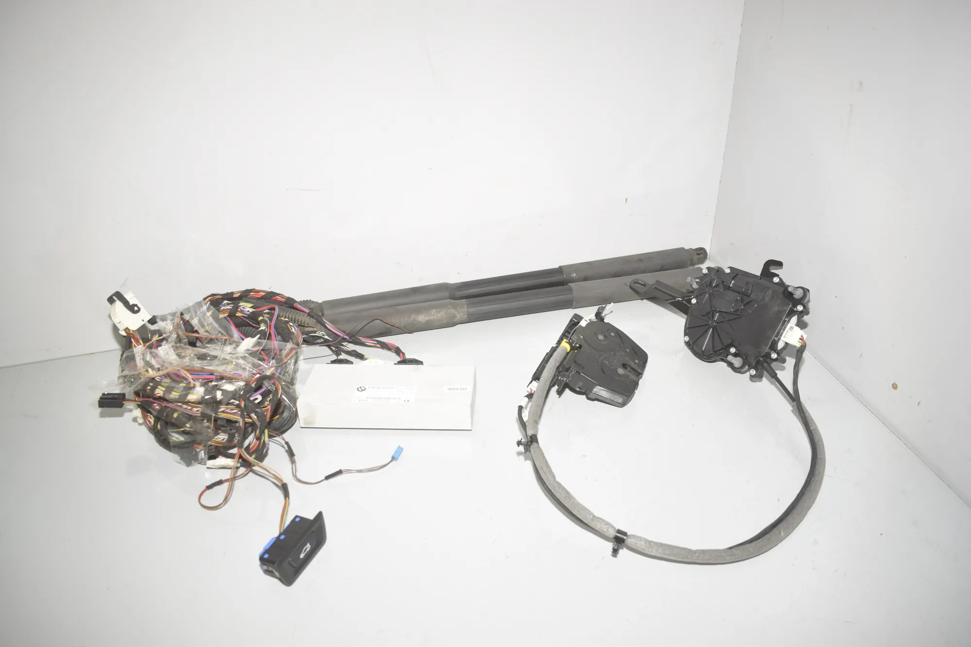 Electric Tailgate Opening Kit – OEM 9275119 · BMW 3 Touring (F31) 320 i 2012 – 3