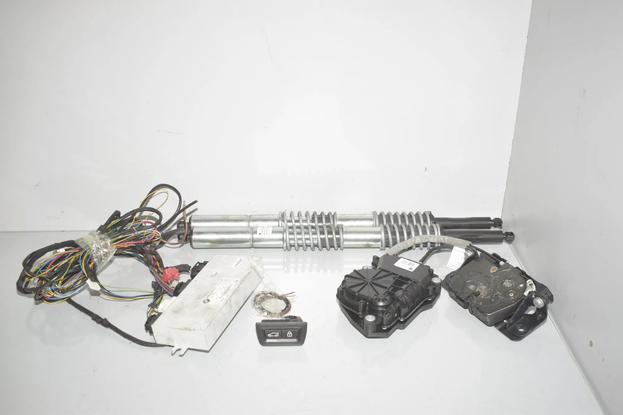 Electric Tailgate Opening Kit – OEM 9275121 · BMW 5 Touring (F11) M 550 d xDrive 2016