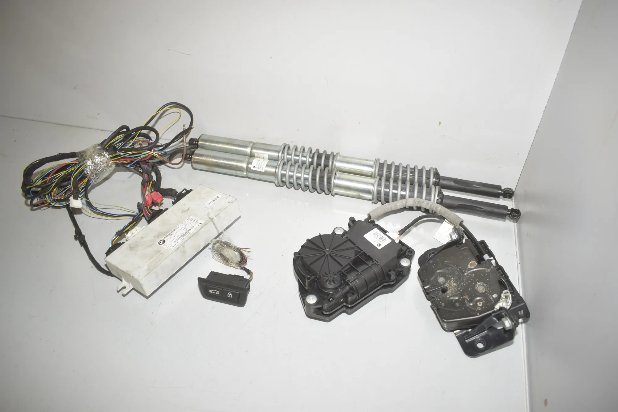 Electric Tailgate Opening Kit – OEM 9275121 · BMW 5 Touring (F11) M 550 d xDrive 2016 – 3