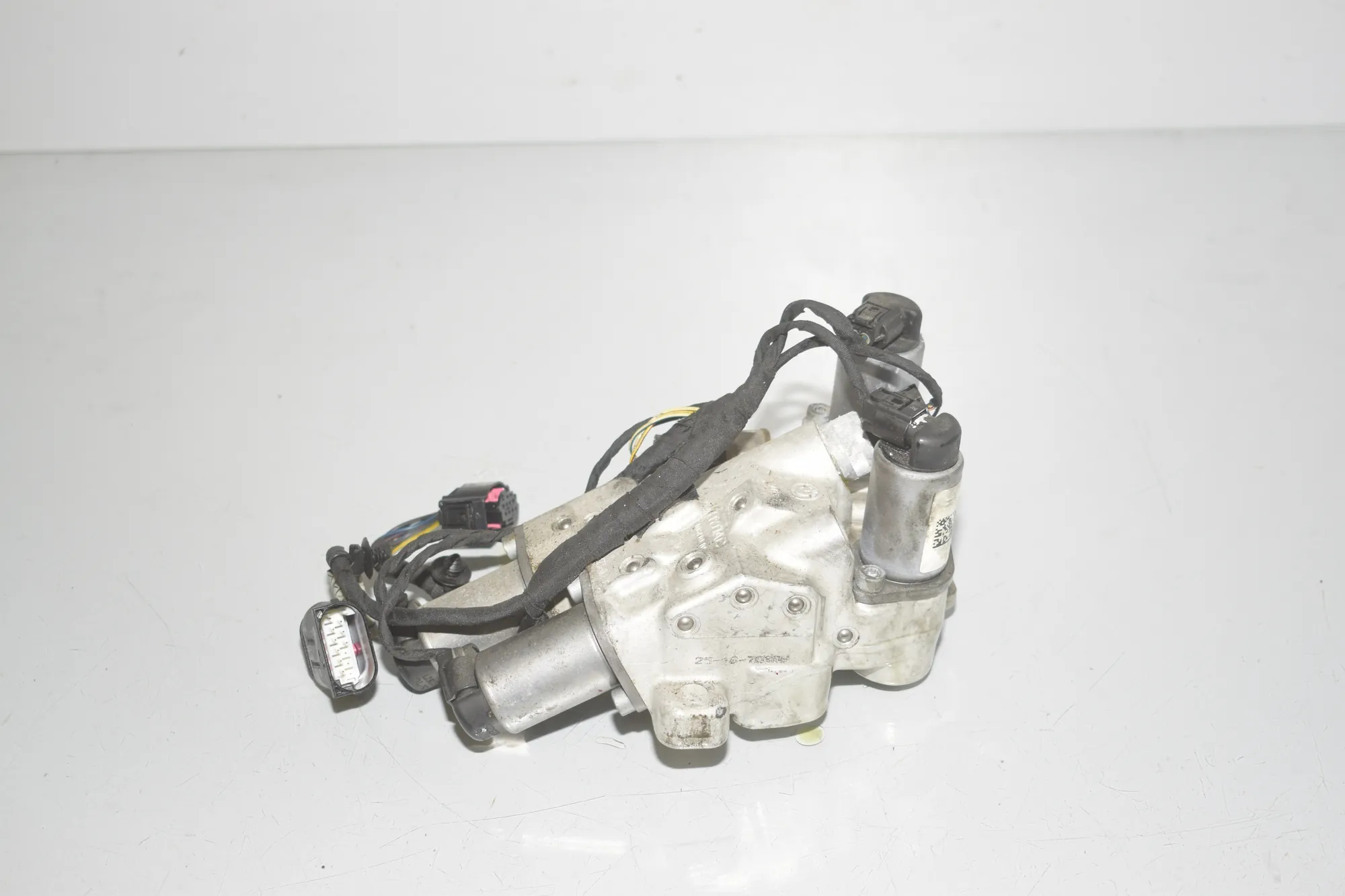 Hydraulic Valve Block – OEM 6775258 · BMW 5 Touring (F11) M 550 d xDrive 2016 – 3