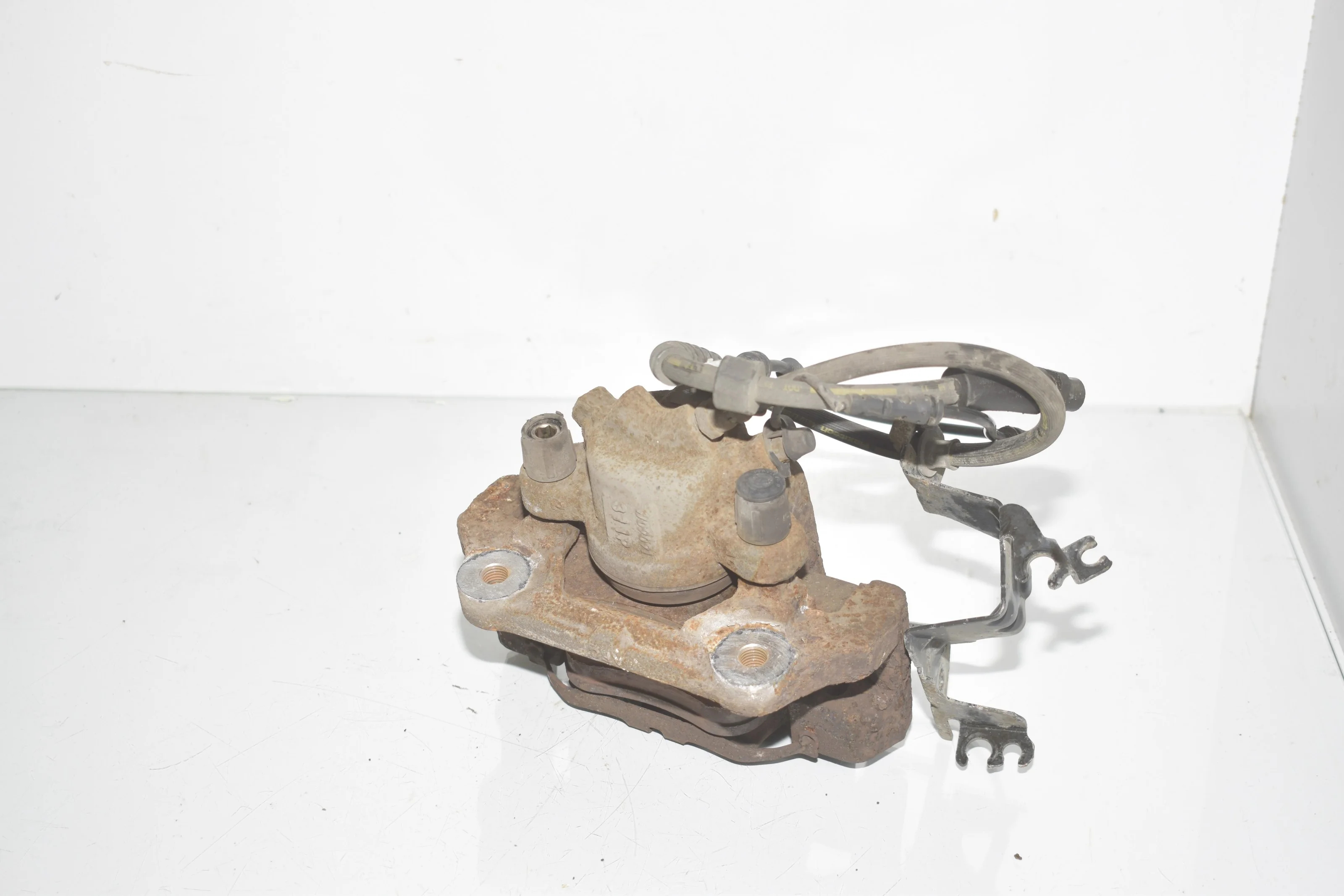 Front Left Brake Caliper – OEM 6850649 · BMW 3 Touring (F31) 320 i 2012 – 3