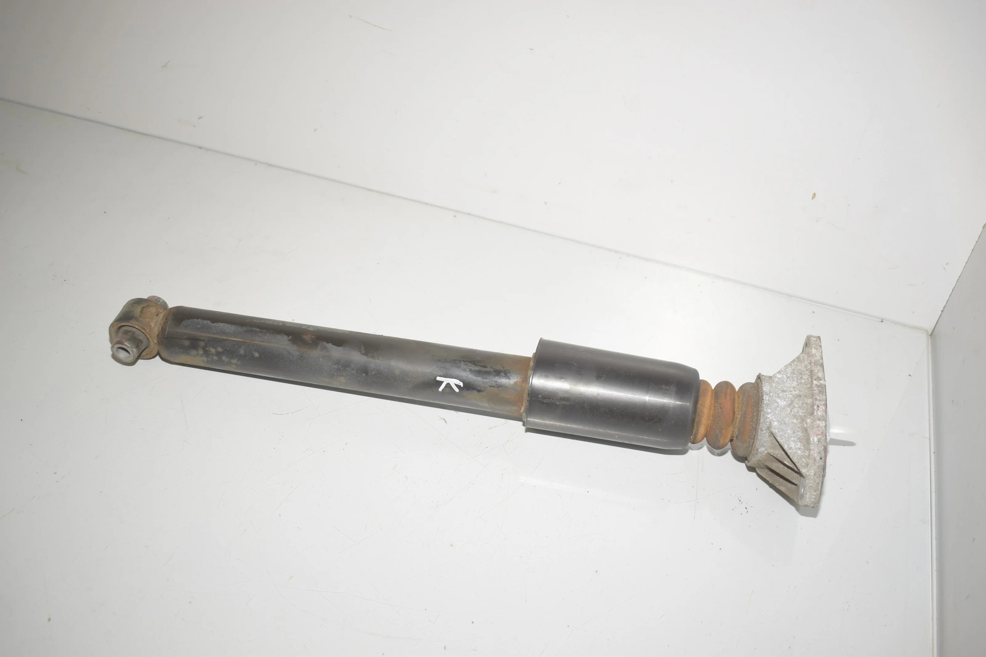 Rear Left Shock Absorber – OEM 6874380 · BMW 3 Touring (F31) 320 i 2012 – 2