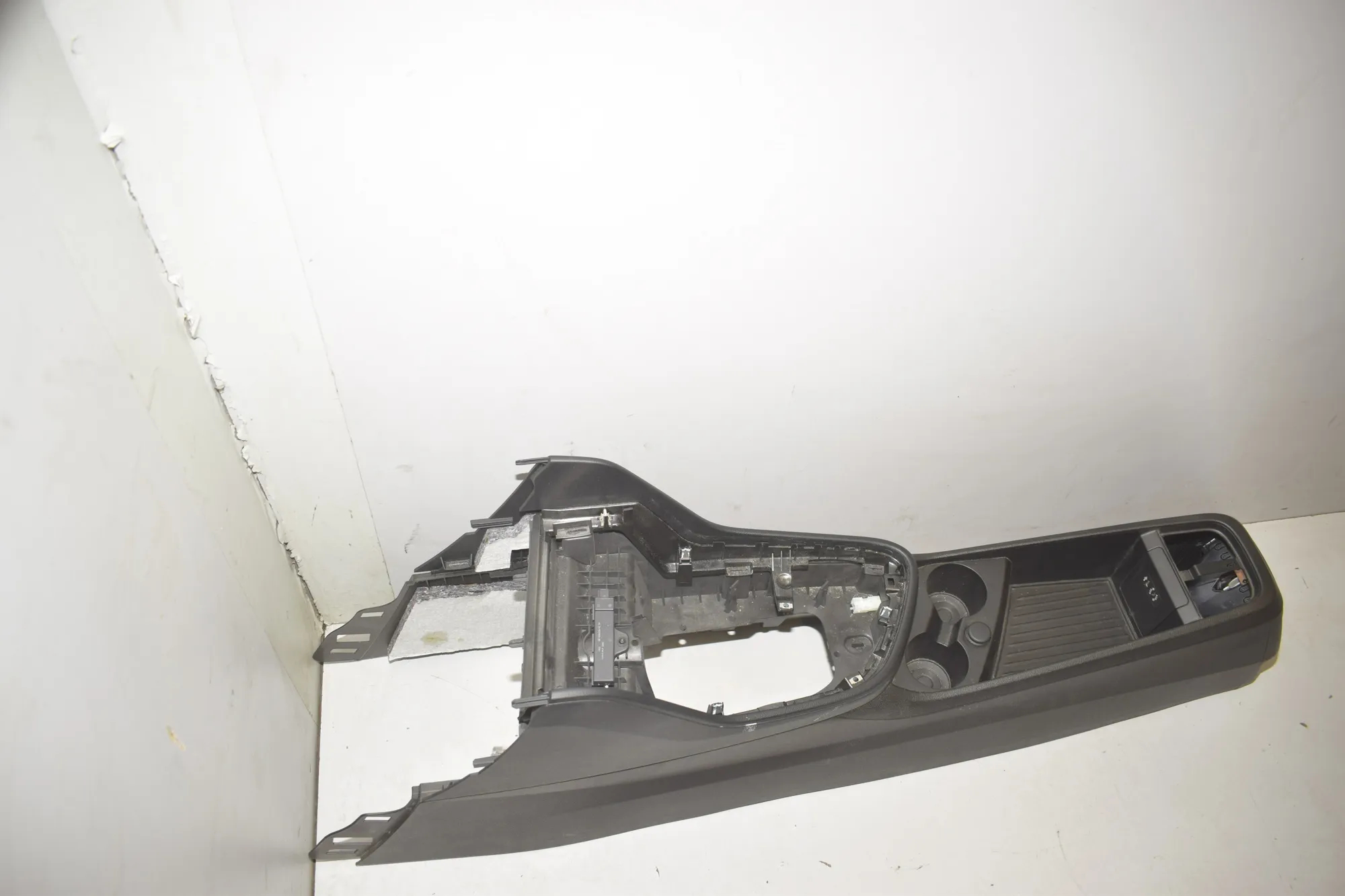 Center Console – OEM 9372504 · BMW 2 Active Tourer (F45) 216 d 2014 – 4
