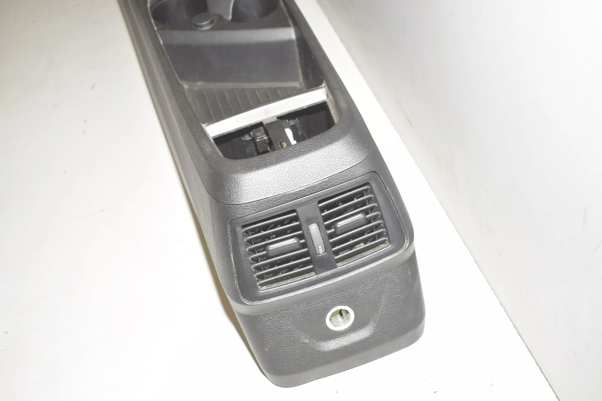 Center Console – OEM 9372504 · BMW 2 Active Tourer (F45) 216 d 2014 – 5