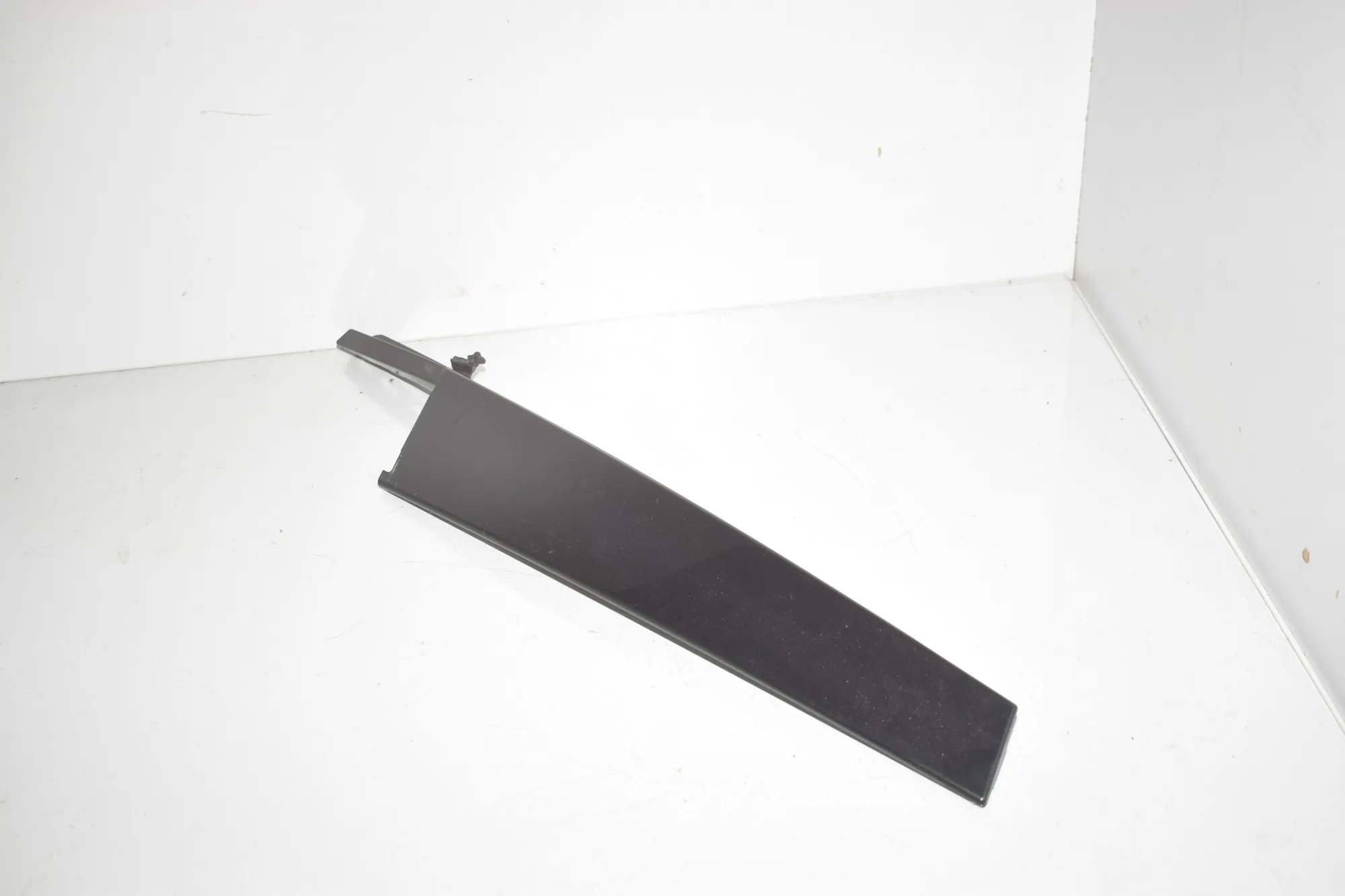 Front Left Door Vertical Trim – OEM 7373921 · BMW 2 Active Tourer (F45) 216 d 2014 – 2