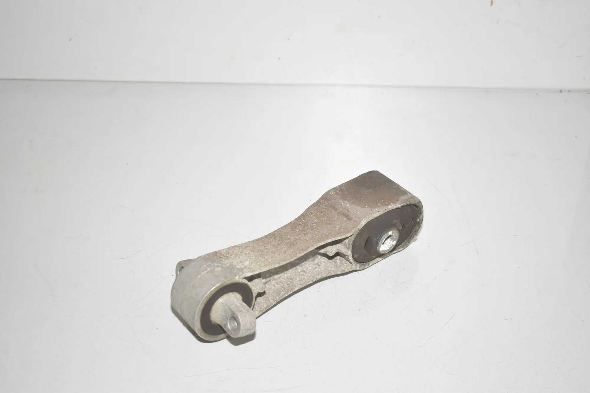 Gearbox Mount Bracket – OEM 6872114 · BMW 2 Active Tourer (F45) 216 d 2014 – 2