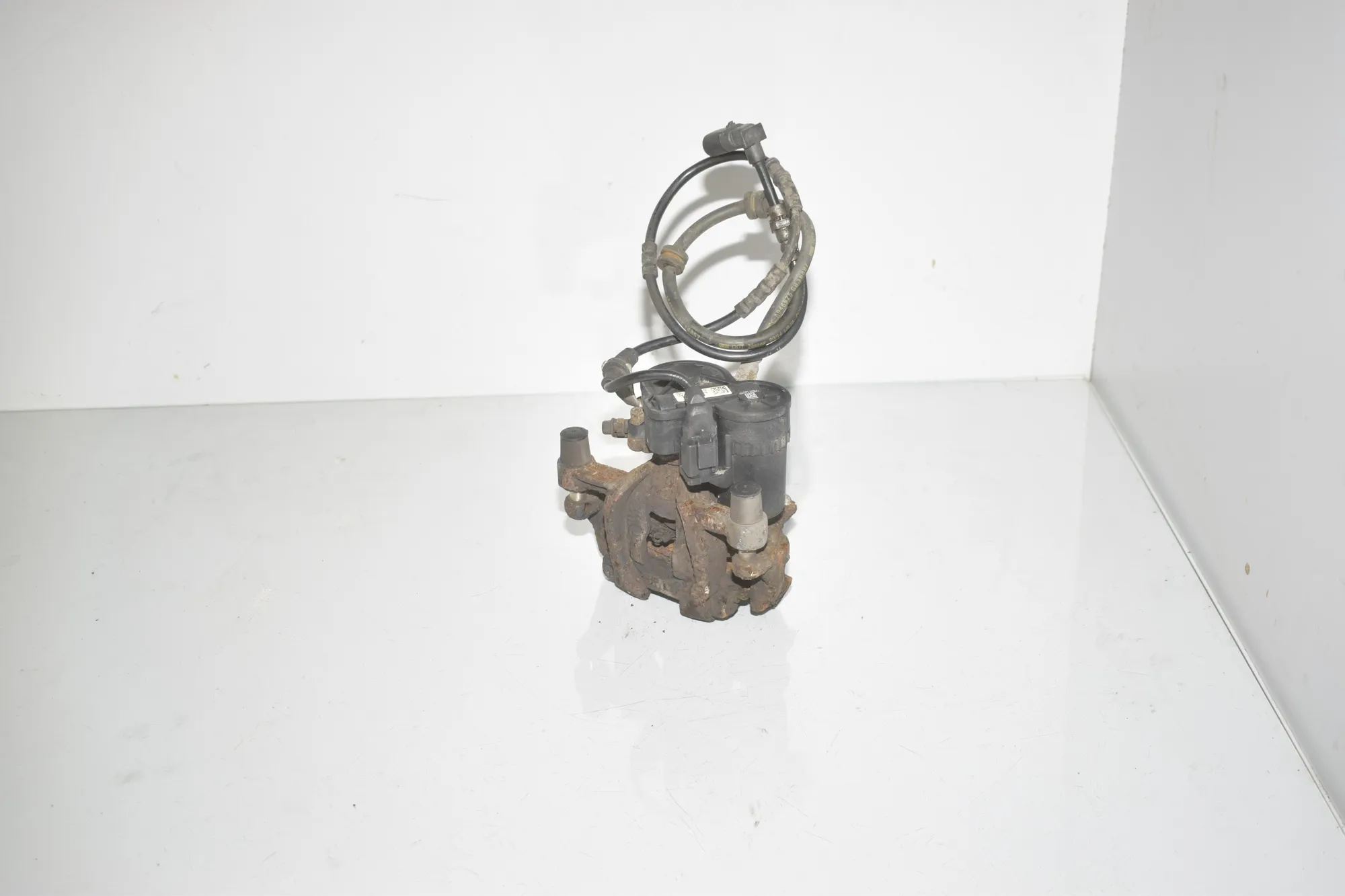Rear Left Brake Caliper – OEM 6798957 · BMW 2 Active Tourer (F45) 216 d 2014